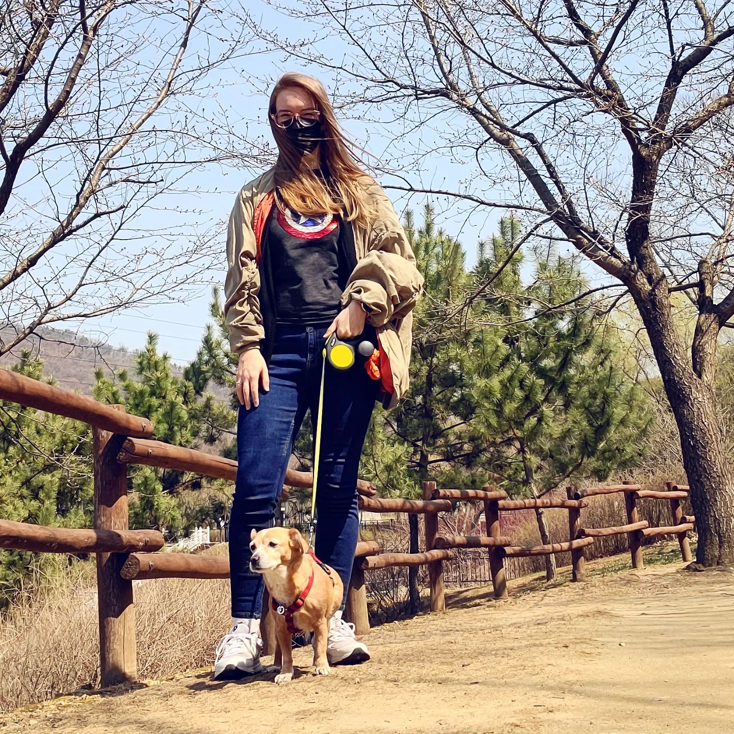 Pierwsze wiosenne dni w Korei. ❤️
Sohee wytarzana w trawie za wszystkie czasy. A ja mam za swoje - po wrzuceniu koreańskiej pogody na storiski dosłownie SETKI osób napisały mi, że w Polsce śnieg. Dostałam też mnóstwo zdjęć. 😂 Trzymajcie się tam, przesyłam słoneczko! ☀️☀️☀️

#korea #koreapołudniowa #incheon #wiosna #spacer #pieseł #pies #kwiatywiśni #벚꽃 #인천대공원 #산책