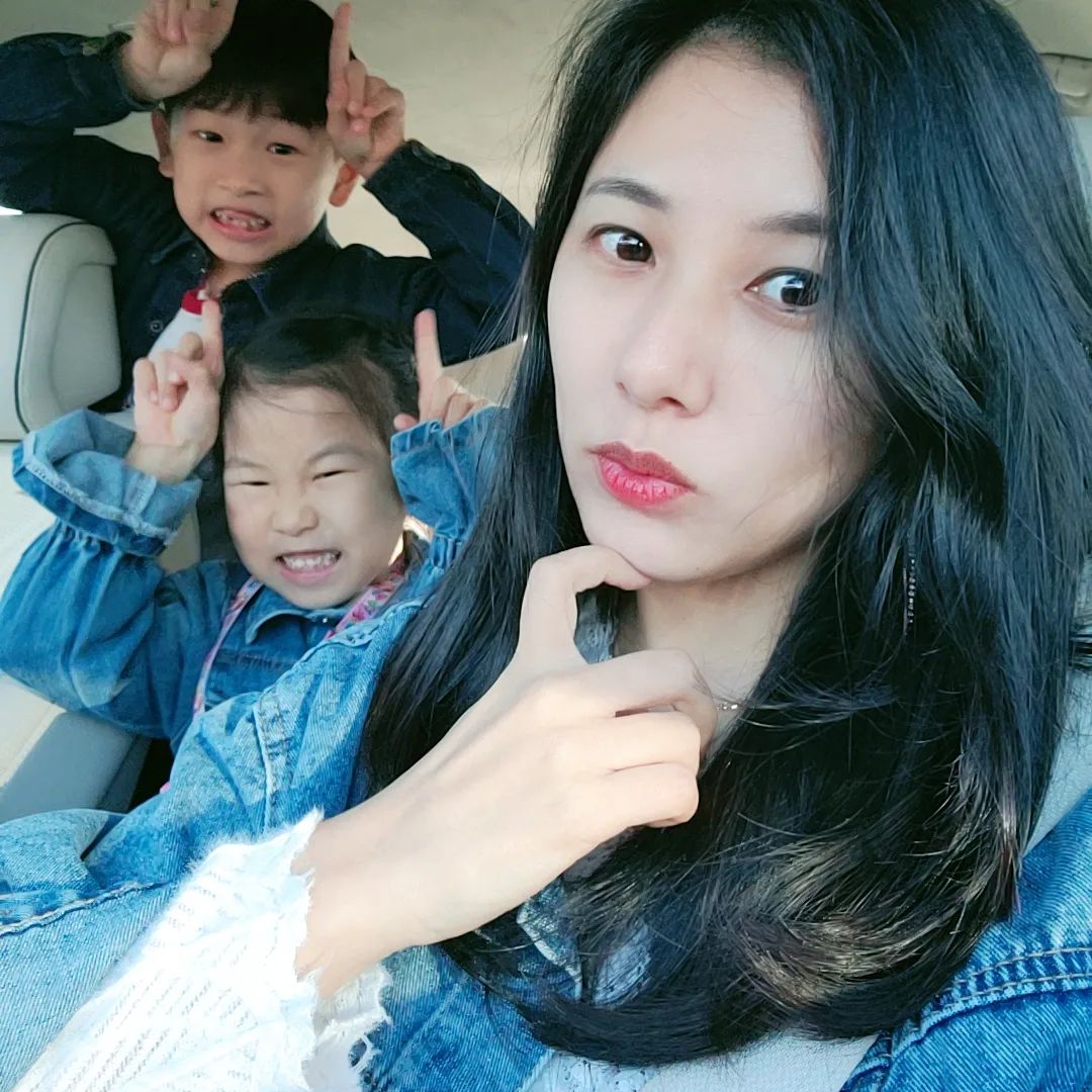 바람쐬러 나갔다가 추워서 5분만에 돌아옴😅
차에서 셀카만 찍다 왔네🤦‍♀️
.
#콧바람 #춥다 #추워  #차에서셀카 #애들이랑 #예쁘게 #찍을순없니 #나만잘나오면돼 #일상 #주말 #daily #happiness