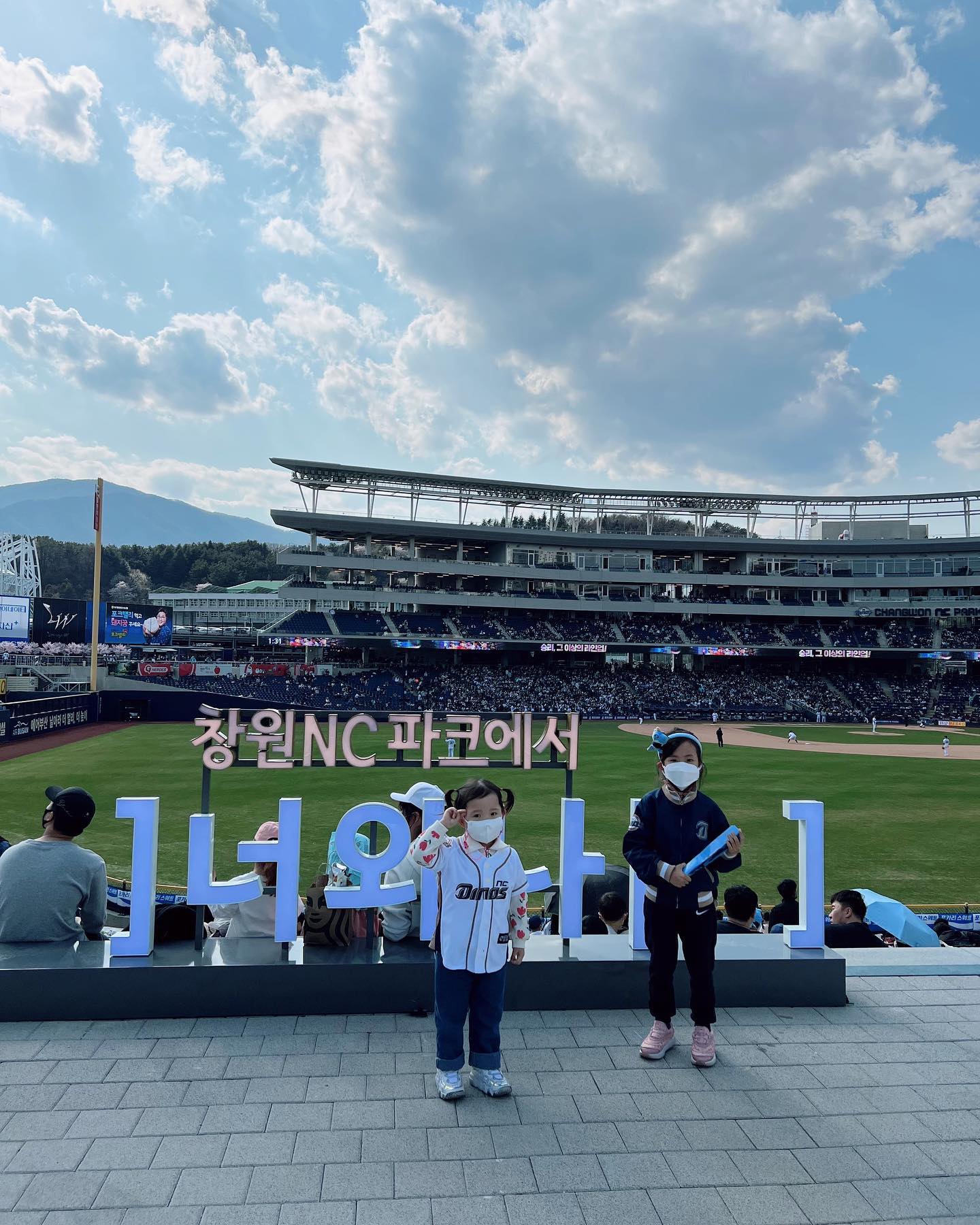 #7세언니찌니#찌니16

야구장은 역시 다같이와야 재밌음😊
우리찌니는 아재응원모드
조만간 또 와서 승요도전해보자🙏🏻

#ncdinos#nc다이노스#엔씨다이노스#창원nc파크포토존#홈경기#개막전#봄나들이