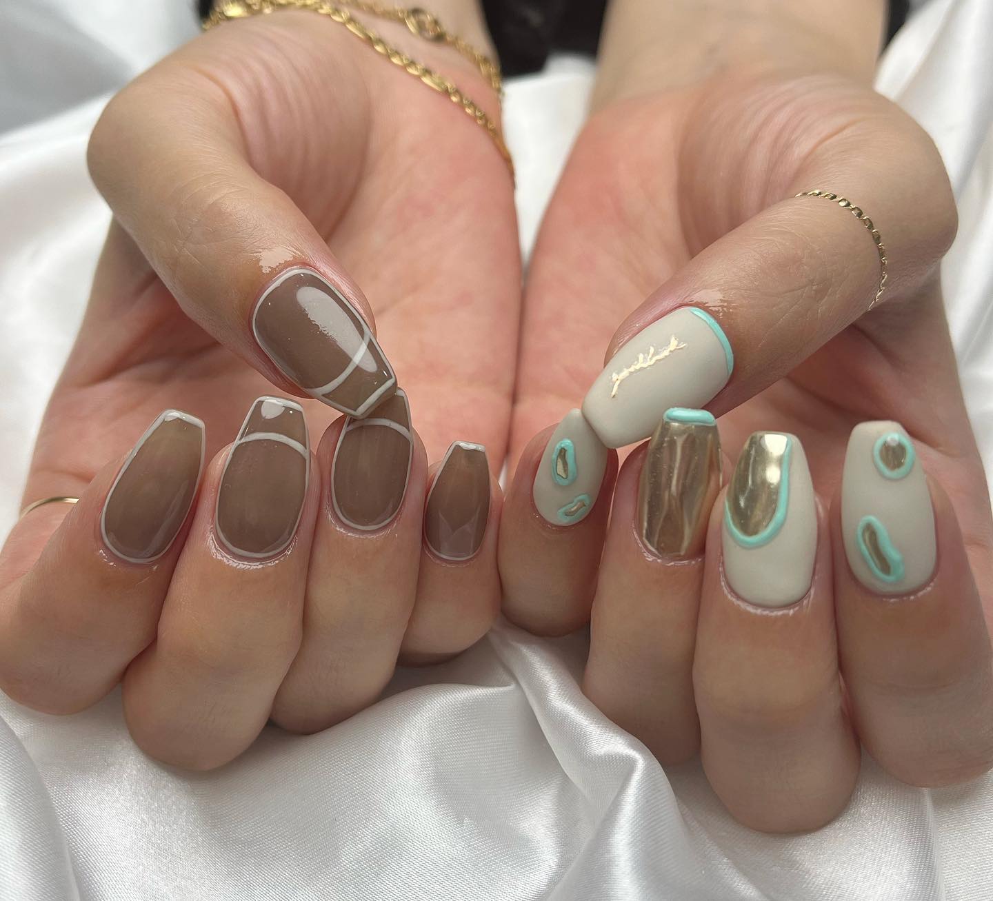 젤 제거 포함 두시간 걸렸당 𐌅 𐌅 그래도 이쁘당 ㅠㅜ넘 넘 만족해
kitch__nail_ 감사해요 ㅠㅠ항상 까다롭게 ㅠㅠ̑̈ 그래도 너무 잘해주셔서. 사랑해요. #네일아트 #금손네일 #주엽키치네일 #퇴근후 #기분전환 #일산 #일상 #친추 #네일그램 #기분전환 #출근하기싫다