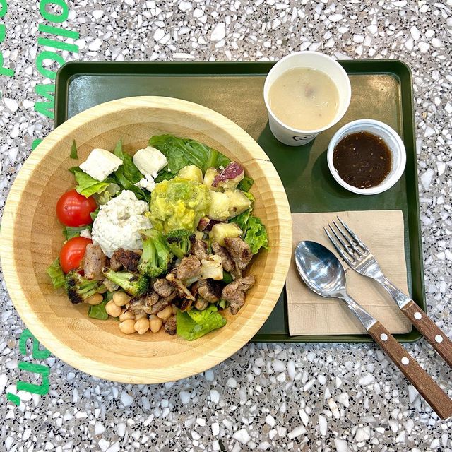 karrrrr_Soon on Instagram: "오늘 방문한 맛집은 ‘프루타다’ 입니다! 요즘 날씨가 많이 추워졌죠ㅠㅠㅠㅠㅠ 그럼에도 메인으로 올라간 토핑들은 무척 따뜻했어요! 갓 구워서 주신 느낌?! 추운 겨
