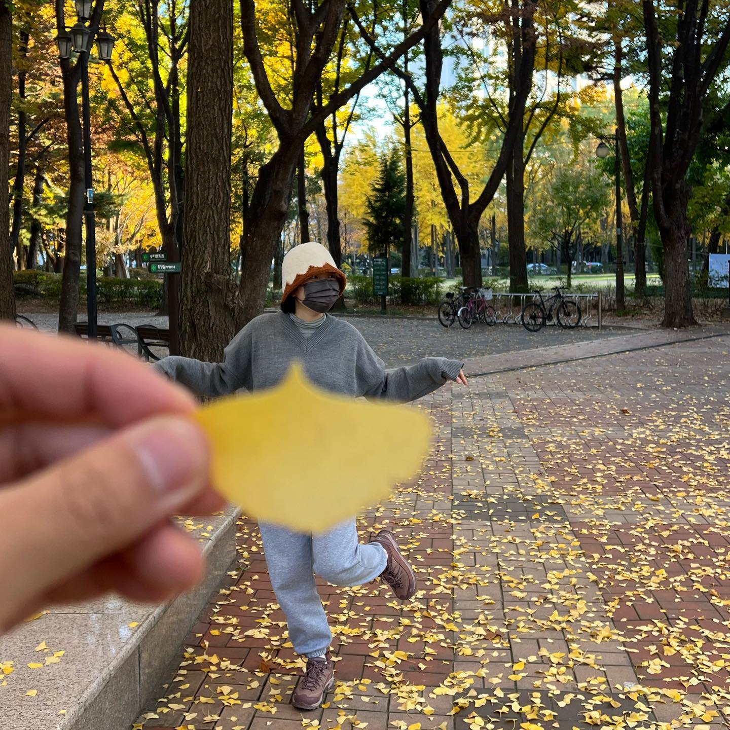 은행잎 치마 해달라니깐..