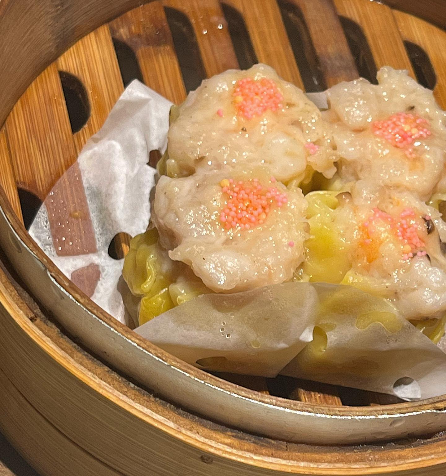 오랜만에 #중식이 너무 땡겨서 온 
딤섬맛집 #딤딤섬 🥟🥟

오랜 웨이팅을 뚫고 
맛있게 먹고 왔어요☺️☺️

🍆가지딤섬이 너무 맛있었고
딤섬도 평타! 마라 우육탕면은 
마라향이 가득해서 좋았어요☺️

만족스러웠던 #파르나스맛집

#딤딤섬파르나스몰점 
삼성동 159-8 파르나스몰 지하 1층

#새우돼지고기시우마이 (7.0)
#가지딤섬 (6.5)
#오리구이덮밥 (14.0)
#마라우육탕면 (12.0)