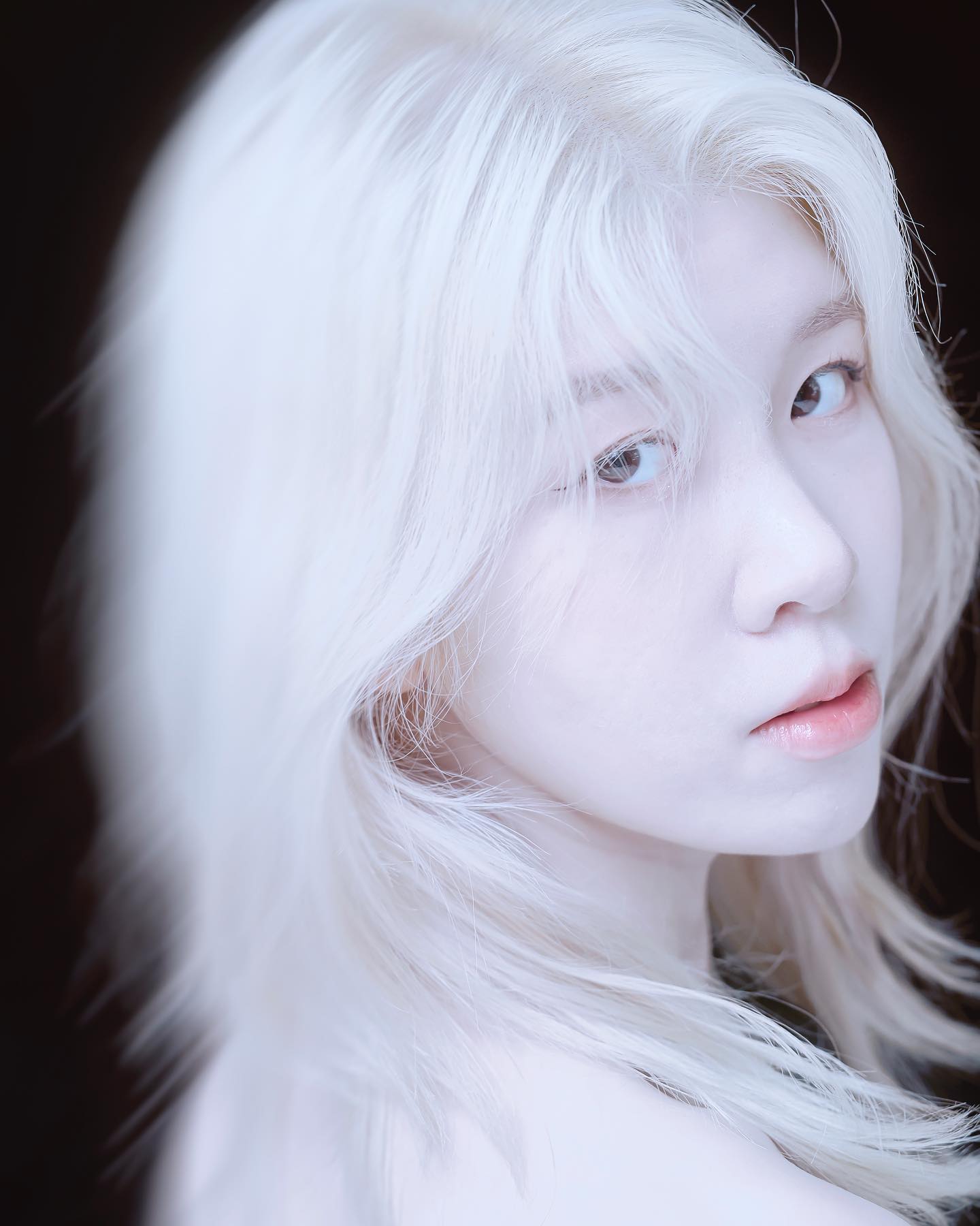 "사진작업에 임해주신 verostudio artist 분들께 감사드립니다.

Studio by _vero_studio
Beauty by a.young.beauty 
stylist by  ssohee_style

2022년 뷰티,패션,웹화보를 무료로 진행하고 있는 팀이라고 합니다. 
관심 있으신분들은 _vero_studio 로 개인 DM보내주시면 감사할게요."