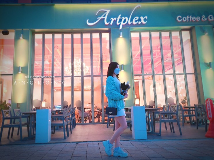 여성데이트룩추천 꽃놀이코디로 넘 예쁜 아뉴믹 블링 스커트