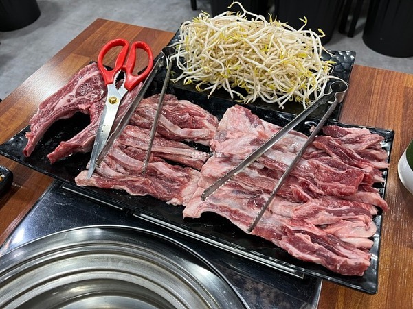 𖤐이용권 받았어요𖤐

라복궁 양갈비&마라샹궈🌸🌸
모듬한판+마라탕도 맛있고
요리도 맛있고 다들 친절하시고
너무 좋아요 좋아요 ❤️❤️