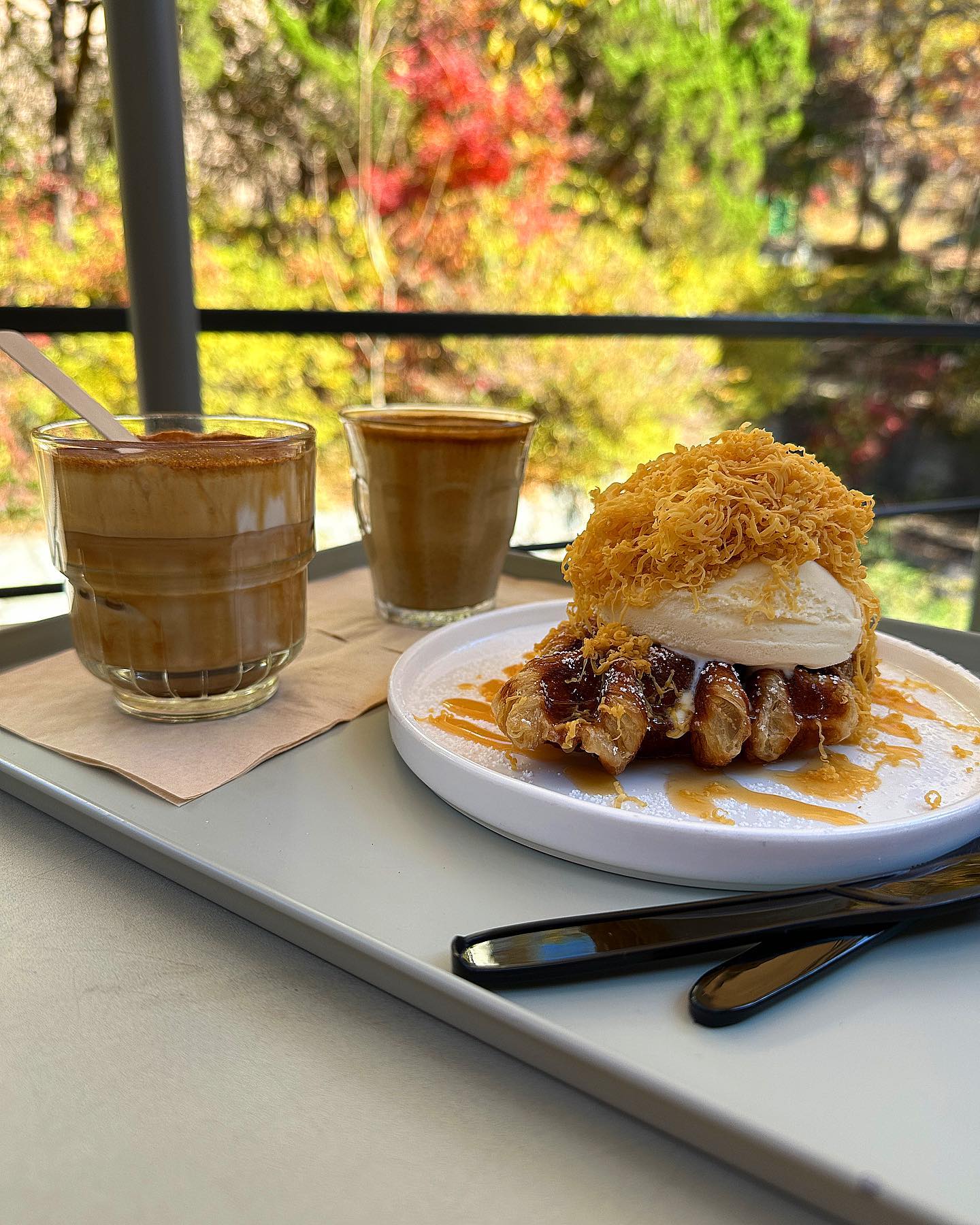📍북한산 풍경 ‘카페 산아래’
⠀⠀⠀⠀⠀⠀⠀⠀⠀⠀⠀⠀⠀⠀⠀⠀ 
북한산 풍경을 보면서 커피 한잔하려면
오픈런해야 한다는 카페 산아래 입니다!
⠀⠀⠀⠀⠀⠀⠀⠀⠀⠀⠀⠀⠀⠀⠀⠀ 
오픈런 하는 이유가 있어요 이유가...🫠
⠀⠀⠀⠀⠀⠀⠀⠀⠀⠀⠀⠀⠀⠀⠀⠀ 
아직 단풍이 다 떨어지지 않아
알록달록 넘 예쁘더라구요❤️
⠀⠀⠀⠀⠀⠀⠀⠀⠀⠀⠀⠀⠀⠀⠀⠀ 
다음에는 오픈런해서 실내에 앉아보려구요
실외는 이제 조큼 추워서...🥶
⠀⠀⠀⠀⠀⠀⠀⠀⠀⠀⠀⠀⠀⠀⠀⠀ 
카페 좋아하시면 추천해요🤭
⠀⠀⠀⠀⠀⠀⠀⠀⠀⠀⠀⠀⠀⠀⠀⠀ 
봄이랑 여름에도 와보고 싶은 카페입니다😘
⠀⠀⠀⠀⠀⠀⠀⠀⠀⠀⠀⠀⠀⠀⠀⠀ 
•주문리스트
⎷ 아인슈페너 라떼 - 6,500
⎷ 흑임자 라떼 - 6,000
⎷ 브라운치즈 크로플 - 9,000
⠀⠀⠀⠀⠀⠀⠀⠀⠀⠀⠀⠀⠀⠀⠀⠀ 
🍁카페 산아래
⎷ 주소 - 서울 강북구 삼양로181길 56 102호
⎷ 영업시간
월~금 am11:30 - pm21:00
- pm20:30 마지막주문
토,일 am11:00 - pm22:00
-pm 21:30 마지막주문
⎷ 매장연락번호 - 0507-1352-8813
⠀⠀⠀⠀⠀⠀⠀⠀⠀⠀⠀⠀⠀⠀⠀⠀ 
카페 산아래 인스타그램
cafe_sanare 
⠀⠀⠀⠀⠀⠀⠀⠀⠀⠀⠀⠀⠀⠀⠀⠀ 
⠀⠀⠀⠀⠀⠀⠀⠀⠀⠀⠀⠀⠀⠀⠀⠀ 
#북한산카페 #우이동카페 #우이신설카페 #감성카페