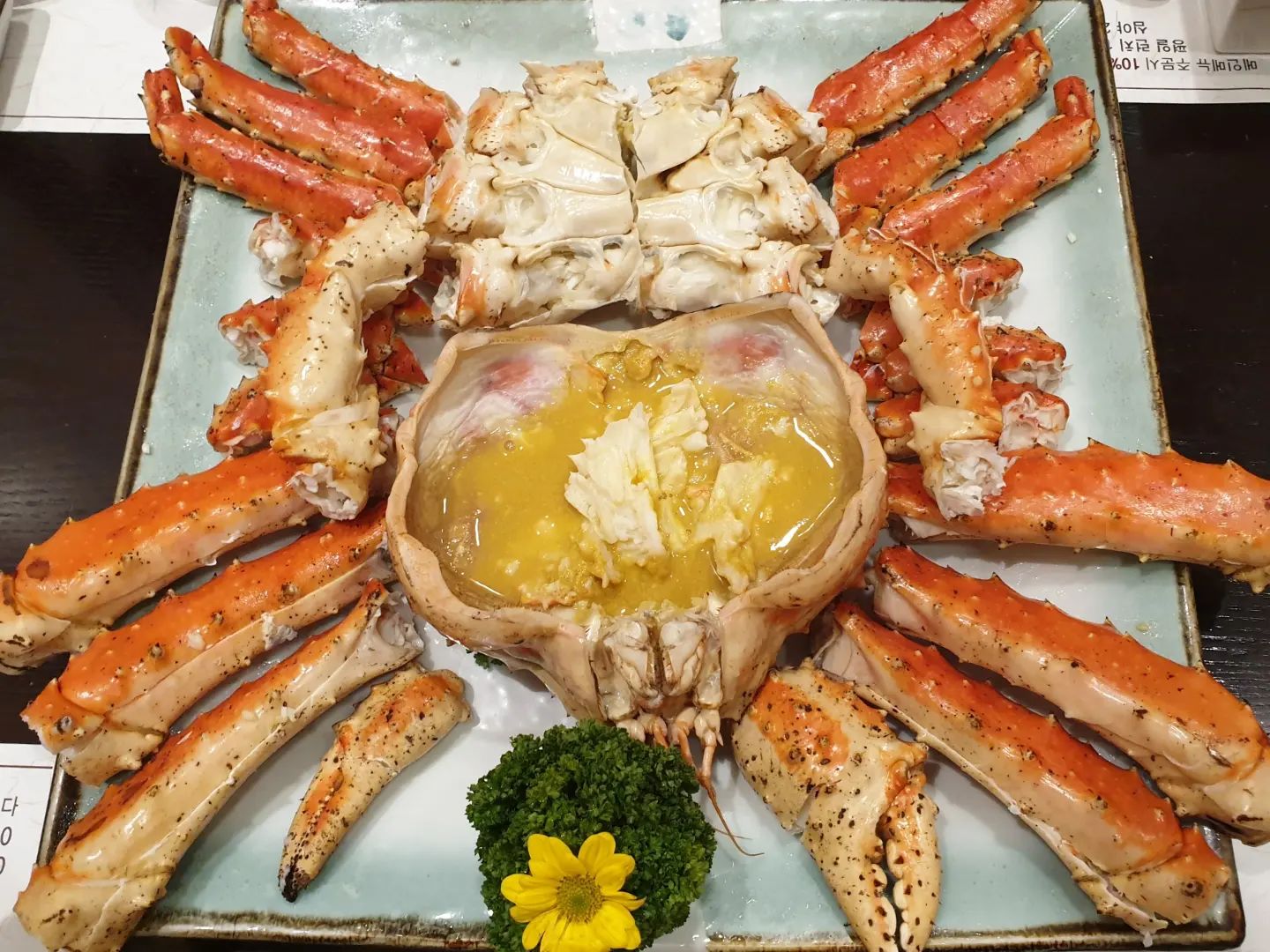 🦞

나를 알아주는 모임
1년에 한번씩 갑각류 먹으러 크래버대게나라
킹크랩 큰 놈 맛있고 배부르게 즐김

#대게나라 #크래버대게나라
#연말모임 #가족식사추천 #안양맛집 #안양맛집추천