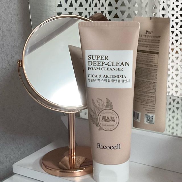 이서진 on Instagram: "#협찬 #리코셀 @ijoon_ricocell 어성초 폼 클렌저라니!!😆 요즘 날씨가 많이 추워져 피부도 건조하고 자극이 많이가서 고민이 많았는데 피부자극이 하나도 없는 폼클렌저를