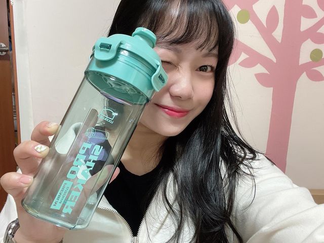 @zzangsiri on Instagram: "#광고 헬짱들이 먹는 프로틴 🏋🏻‍♀️💪🏼 먹는 거까지가 운동인 거 다들 아시죠? 근성장을 위해서 프로틴 섭취는 필순데요! 프로틴 잘 섞이는 #락앤락프로쉐이커
