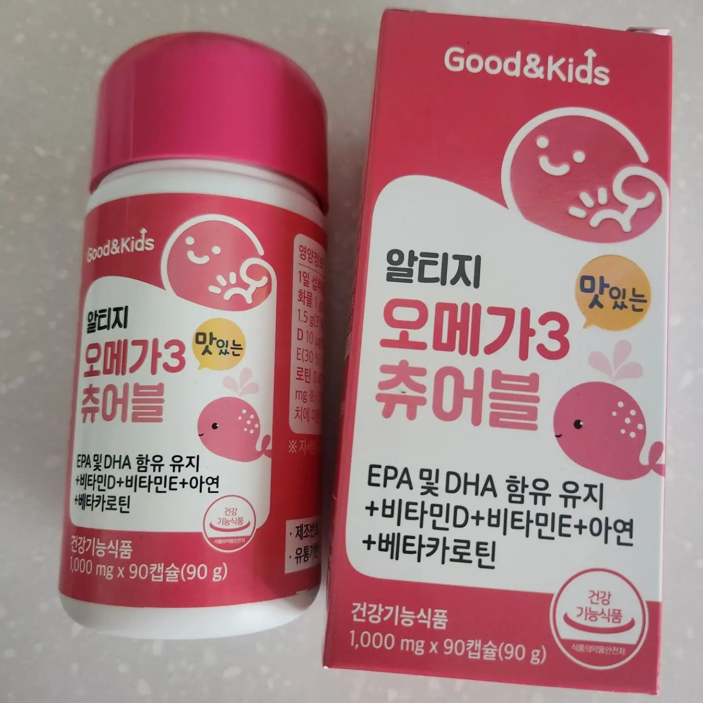 #광고 #협찬

요즘 아이들도 오메가3 필수라고 하죠
그래서 츄어블 알티지오메가3 챙겨주고 있어요 
성장기인 우리 아이한테 딱인 제품!!

오메가 3뿐만 아니라
비타민D,E,아연,베타카로틴이 골고루
 함유되어있는 복합영양제이구요
특히나 비려서 못먹었던 오메가3였는데 
이건 상큼한 레몬맛으로 젤리처럼 씹어 먹을 수 있어서 잘먹드라구요

일본산 중국산 원료를 첨유x
프리미엄 rtg 오메가 3를 사용하는 GC Rieber Oils사의 독자적인 기술을 사용하여 믿고 먹을 수 있어서 좋아요!

하루3캡슐로 우리아이 부족한 영양성분을 보충해주자구요🤗
.
.
.
.
.
.
.
.
.
.
.
.
.
.
.
goodnkids_official
#굿앤키즈 #어린이오메가3 #츄어블오메가3
 #어린이오메가3추천 #츄어블오메가3추천 #키즈오메가3추천 #아이오메가3 #유아오메가3 
#씹어먹는오메가3 #오메가3추천