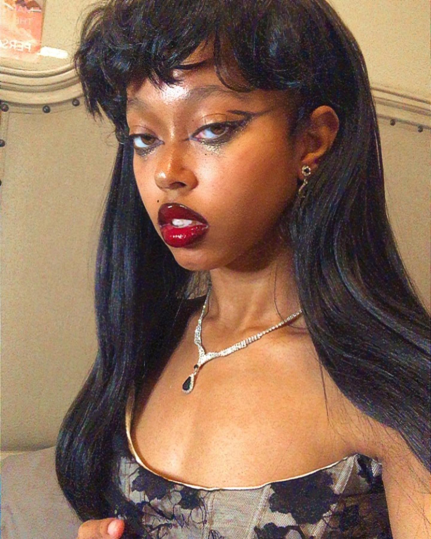 “ℑ 𝔢𝔫𝔳𝔶 𝔭𝔢𝔬𝔭𝔩𝔢 𝔱𝔥𝔞𝔱 𝔨𝔫𝔬𝔴 𝔩𝔬𝔳𝔢. 𝔗𝔥𝔞𝔱 𝔥𝔞𝔳𝔢 𝔰𝔬𝔪𝔢𝔬𝔫𝔢 𝔴𝔥𝔬 𝔱𝔞𝔨𝔢𝔰 𝔱𝔥𝔢𝔪 𝔞𝔰 𝔱𝔥𝔢𝔶 𝔞𝔯𝔢.“

✒︎ Took some pictures with this dress I bought some time ago.

☀︎

☀︎

☀︎

☀︎

☀︎

☀︎
#blackandproud #student #student #blackwomen #blackgirlmagic #senior #lightskin #afterschool #california #fresno #filter #thursday #thursdayselfie #instagram #photo #instapictureoftheday #picoftheday #brown #quote #quoteoftheday #quotestagram #longhair #bangs #bling #makeup #makeupoftheday #modelwannabe