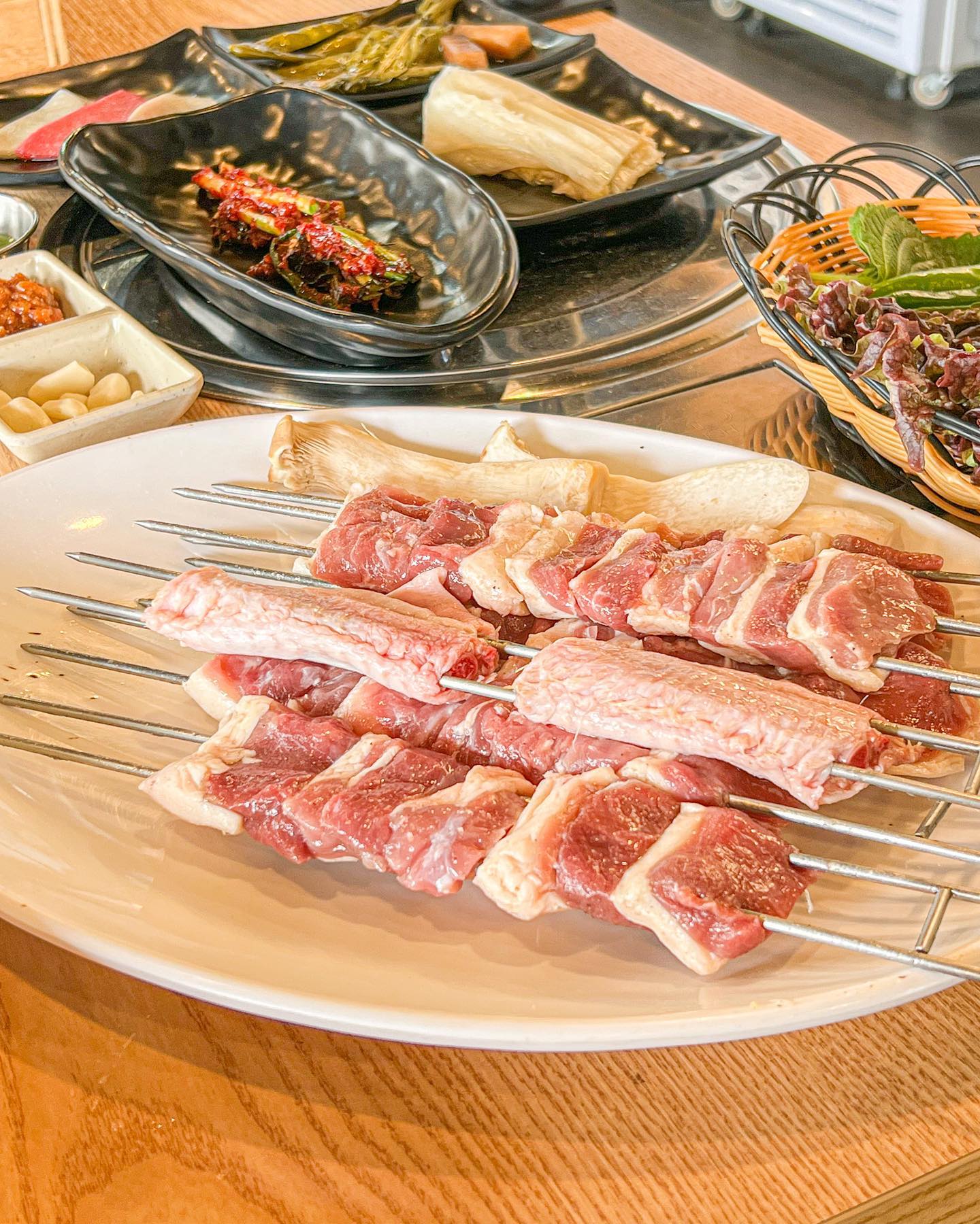 눈 돌아가는 오리 회전 장작 구이 🐤
기름 쫙 빠지고 편하고 좋앙
오리불고기도 진짜 맛있음 
-
-
#숲과오리 #경산맛집 #경산카페 #경산오리고기 #대구오리맛집 #경산밥집 #대구한의대맛집 #경산핫플 #오리회전구이 #오리불고기 #존맛 #foodporn #푸드스타그램 #고기스타그램