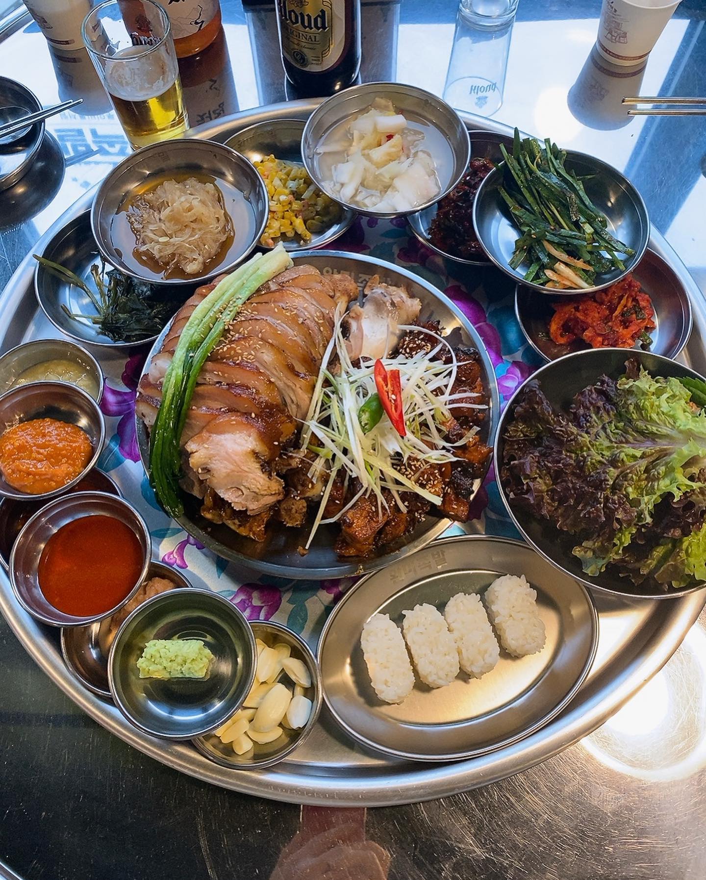 ⠀⠀⠀⠀⠀⠀⠀⠀⠀⠀⠀⠀⠀⠀⠀⠀
📍왕십리역 맛집 완미족발에 다녀왔어요~~♡

🎯16가지 곁들임을 갖춘 푸짐한 남도식 한상족발!! 대박!!! 다양한 곁들임으로 여러맛을 즐길수 있는 진정한 #족발오마카세 ‼️

🎯온족과 불족 반반으로 한상주문!! 족발양도 많고 22가지 재료로 만들어그런지 부드럽고 잡내없이 고급진맛‼️ 최고👍🏻

🎯푸짐한 산더미 막국수 완존 내스탈!! 족발과 함께하면 말모 말모~~😍

🎯완미족발 꿀조합~ 강추강추❣️ 족발초밥은 신박함 그자체♥️♥️

✅색다른 족발맛을 맛보고 싶으시다면 단연 이곳 완미족발을 추천합니당💕

📌더 많은 내용은 프로필 링크에 있는 블로그에서 확인하셔요~^^

#맛스타 #먹방스타그램 #맛집추천 #맛집스타그램 #찐맛집 #먹스타맞팔 #맛집소개 #파인다이닝 #맛있다그램 #먹팔 #음식 #먹부림 #음식스타그램 #푸드스타그램 #맛있다 #맛집탐방 #오늘뭐먹지 #존맛 #완미족발🐽