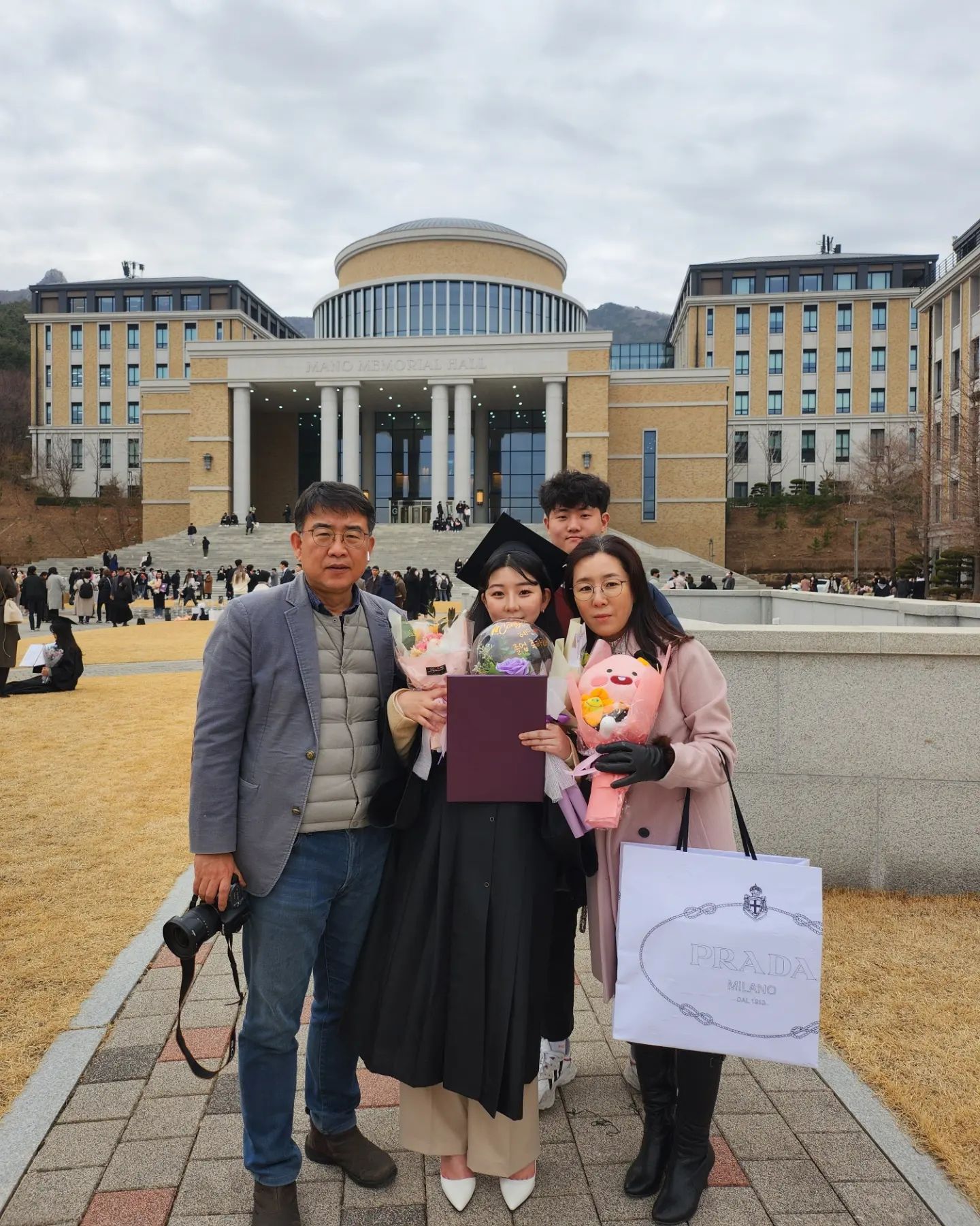 정신없는 졸업식이였지만 와준사람들 너무 고마워용 ☺️