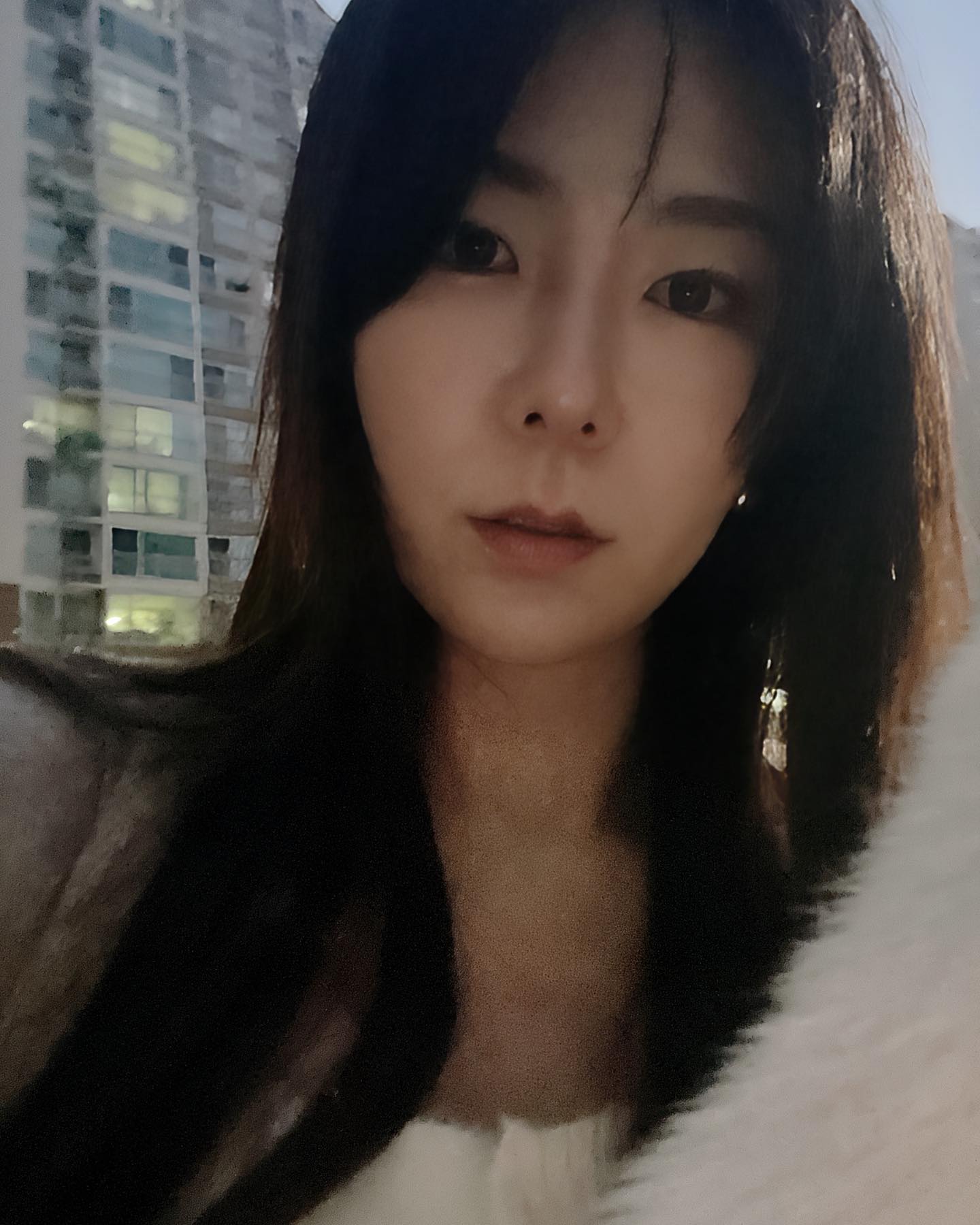 .
오랜만에 셀카 🫣
스토리에 올렸었는데 반응이 좋아서 크크
하지만 소금이는 셀카거부 ㅋㅋㅋ
그냥 본인만 찍으면 잘찍는데 같이 찍으려고만 하면 강하게 거부 ㅋㅋ 자아가 강해진 개춘기 소금이랑 🫶🏻
.
.
.
.
#개춘기소금씨 #셀카 #셀카어렵 #selfie #시바소금 shiba_salt #소그미랑 #일상
