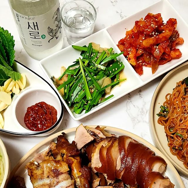 성남매네:)account run by mom on Instagram: "#협찬 ⁣ 야식하면 딱 생각나는 음식이 바로 족발이죠!⁣ #혜원족발 에서 반반족발을 보내주셨는데요:) ⁣ 혜원은 아내분과 아들의 이름을 한글자씩 가