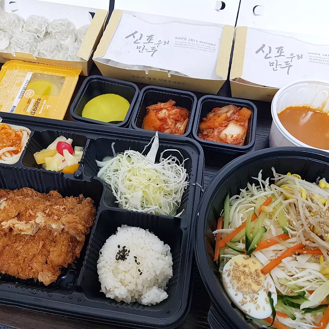 #협찬 
분식이 먹고 싶을 때는 역시 신포우리만두!
만두는 물론이고 쫄면 돈까스 등등
다양한 메뉴가 있어서 좋네요 :) 

 #진주만두맛집 #혁신분식맛집 #충무공동만두 #신포우리만두진주혁신점
