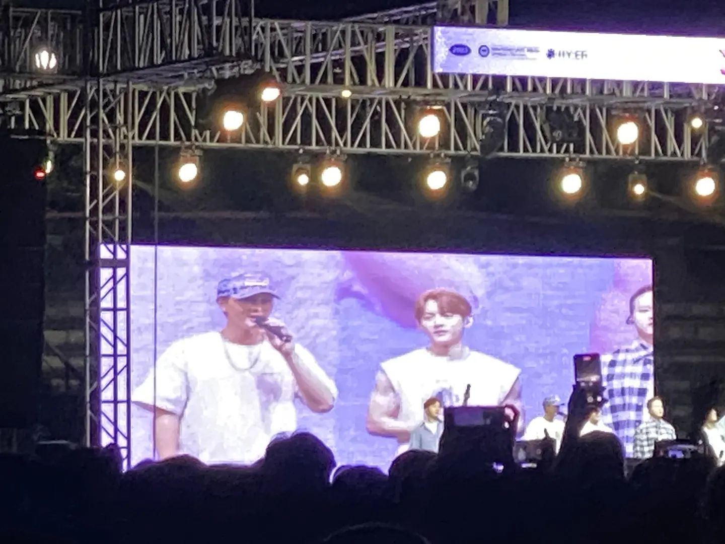 알찬하루..😃
축제가서 공연보고 바로 T1경기봐버리기~