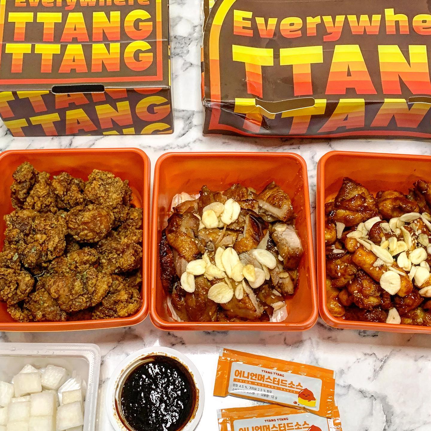 "그만 맛있어."
"그게 뭔데."
"그만 맛있으라고."
"그거 어떻게 하는건데."
- 땅땅치킨 진리의 SET3번 & 스몰불닭 -

#안산치킨 #안산땅땅치킨 #안산배달맛집 #안산치킨맛집 #안산선부동치킨 #땅땅치킨 #존맛탱 #땅땅불갈비 #땅땅허브순살치킨 #땅땅불닭 #그놈은맛있었다 #입맛광공 #배달음식추천 🫶💓
