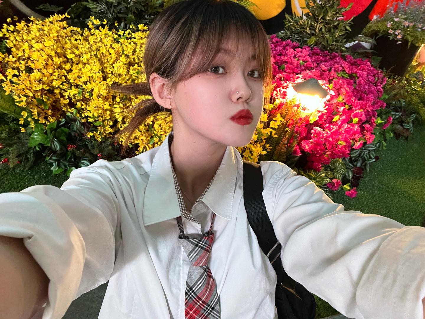 수상할 정도로 롯데월드를 자주 가는 여성 ..