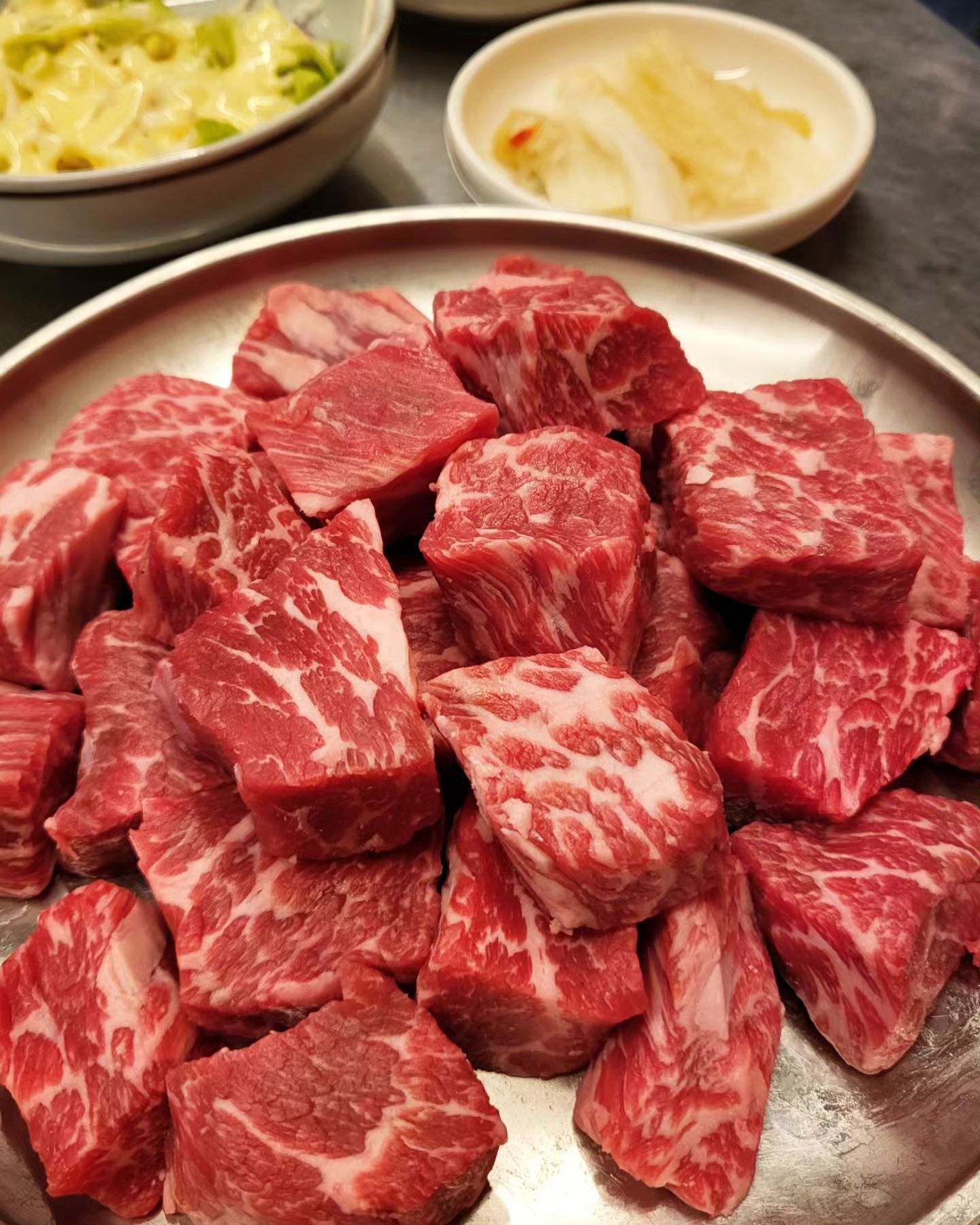 꽃갈비를 찾으러 왔단다!!💐다산 맛집<우미당>!!!!🥩
소갈비살 한입 먹으면 육즙이 장난아니예요!!🥹👏👍
.
.
.
.
#다산신도시 #다산맛집 #남양주 #우미당 #소갈비살 #소고기