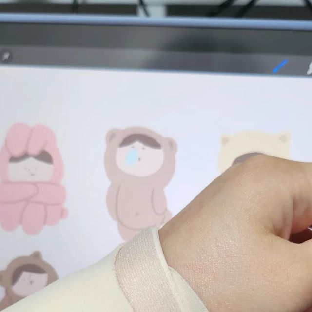 935셀럽 박세인 on Instagram: "#광고 마른파이브《프지마 손목보호대 슬림핏 데일리형》 내 손목에 맞춘듯 , 밀착되는 1mm 보호대 ✔️초슬림 두께로 옷속에도 편안하게 밀착 ✔️늘