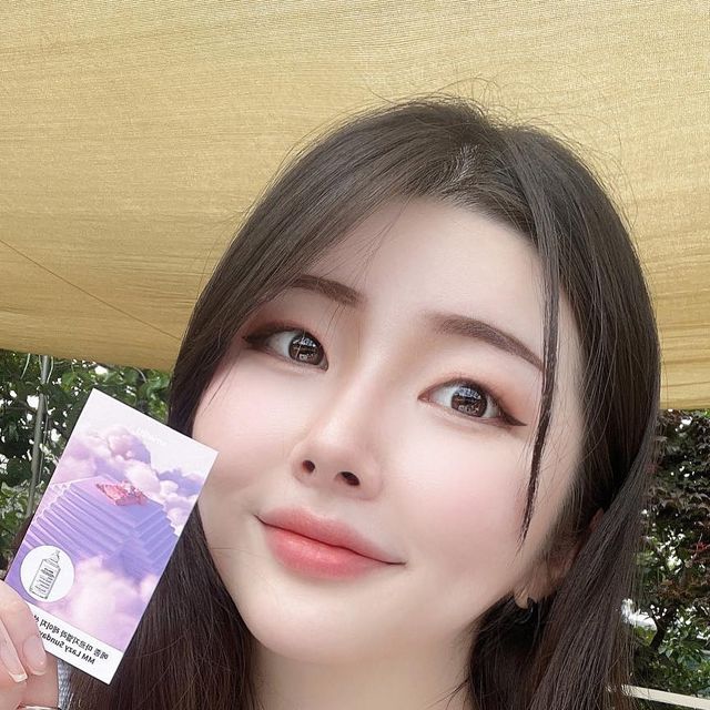 Grace/와인 마시는 냥집사 on Instagram: "[ 광고 ] #비비_향수 #향단이 향수를 너무너무 좋아하는데 매번 매장에 들려서 시향을 하는게 번거로워서 아쉬웠는데 그걸 도와줄 시향 서비스 발견😍