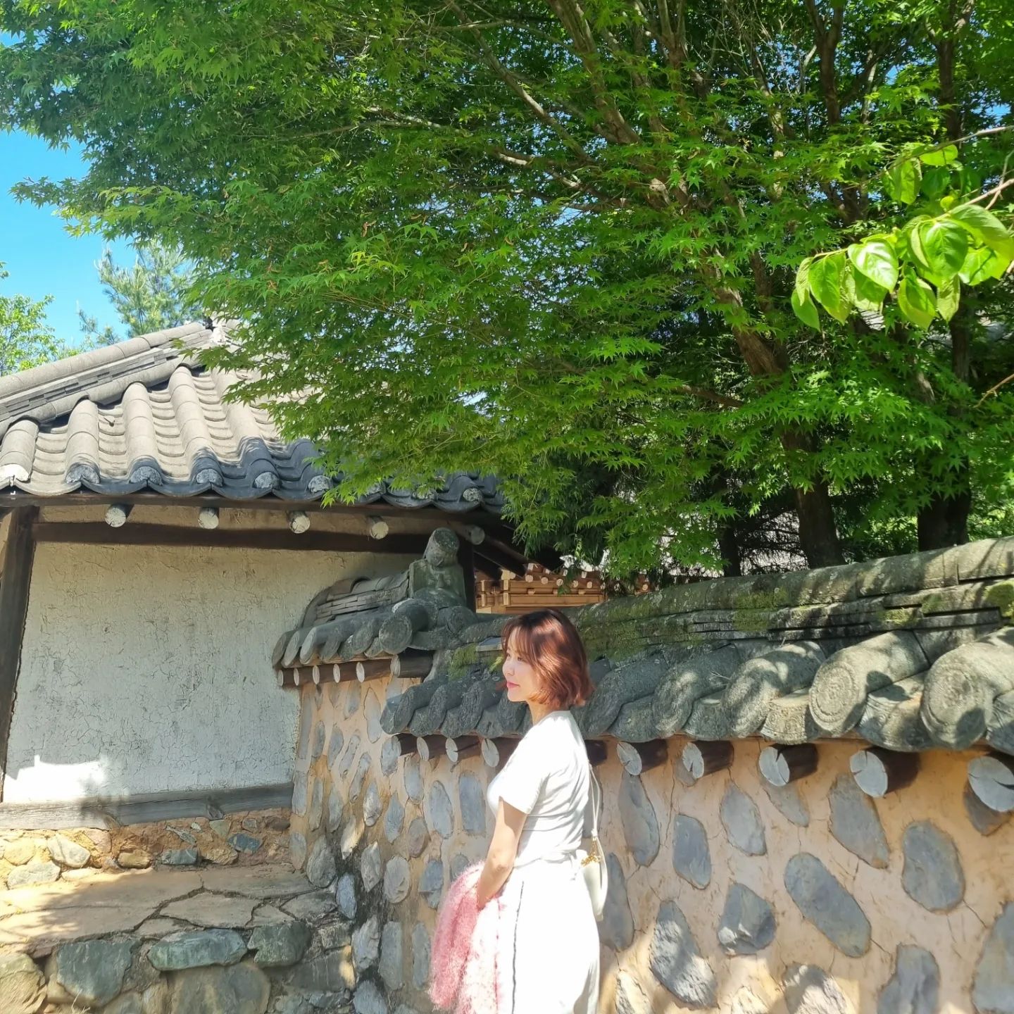 날씨가 다했던 문경 여행 ☘️🍃
5월의 푸릇푸릇한 산도 보고 
시원한 강도 건너고 2박3일 여행은 
힐링하기 너무나 만족스러운 시간이였드아 🫶💓
#문경여행
#오랜만에여유로움
#자주자주놀러다니자