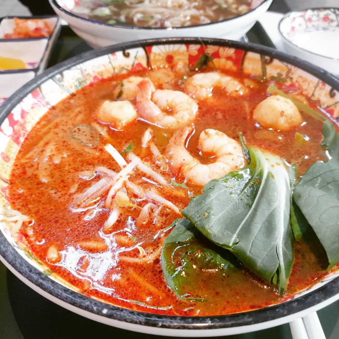 요즘 뭐 올릴 만한 게 없어서 (ㅋㅋ) 먹방 사진만 올리게 됨 코로나 끝난 게 실감나는 건 북새통 신촌인 것 같음 신촌서 먹은 새우마라탕면 대공개 언넝 종강하고 졸업하고 싶다 ~~~~~~~~~~~~~~~~~~ 😵 생존신고하고 감