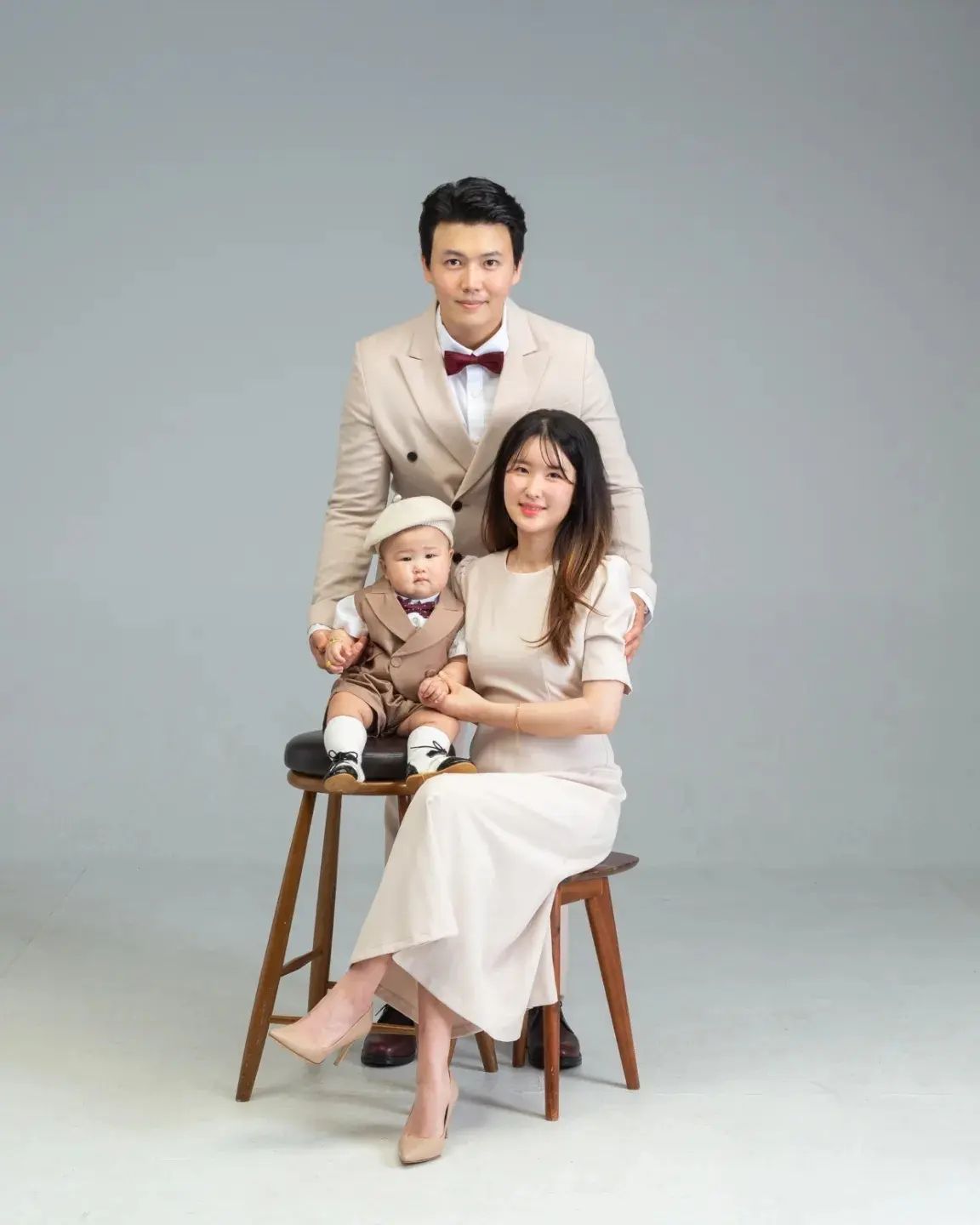 300일기념 가족사진👨‍👩‍👦

#9개월아기
#육아스타그램