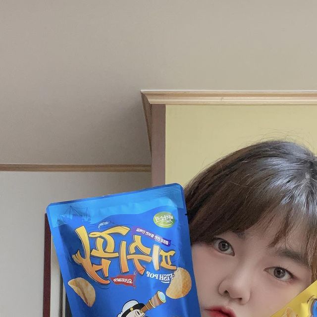 Yunaa_s on Instagram: "#광고 #피쉬팝 ✔️글루텐프리 단백질스낵 피쉬팝(FISH POP)🐟 밀가루 0%, 명태 연육으로 만든 과자 본 적 있으신가요?! 마켓컬리에서 추천하는 단백질 간식 상품으로, 알래스