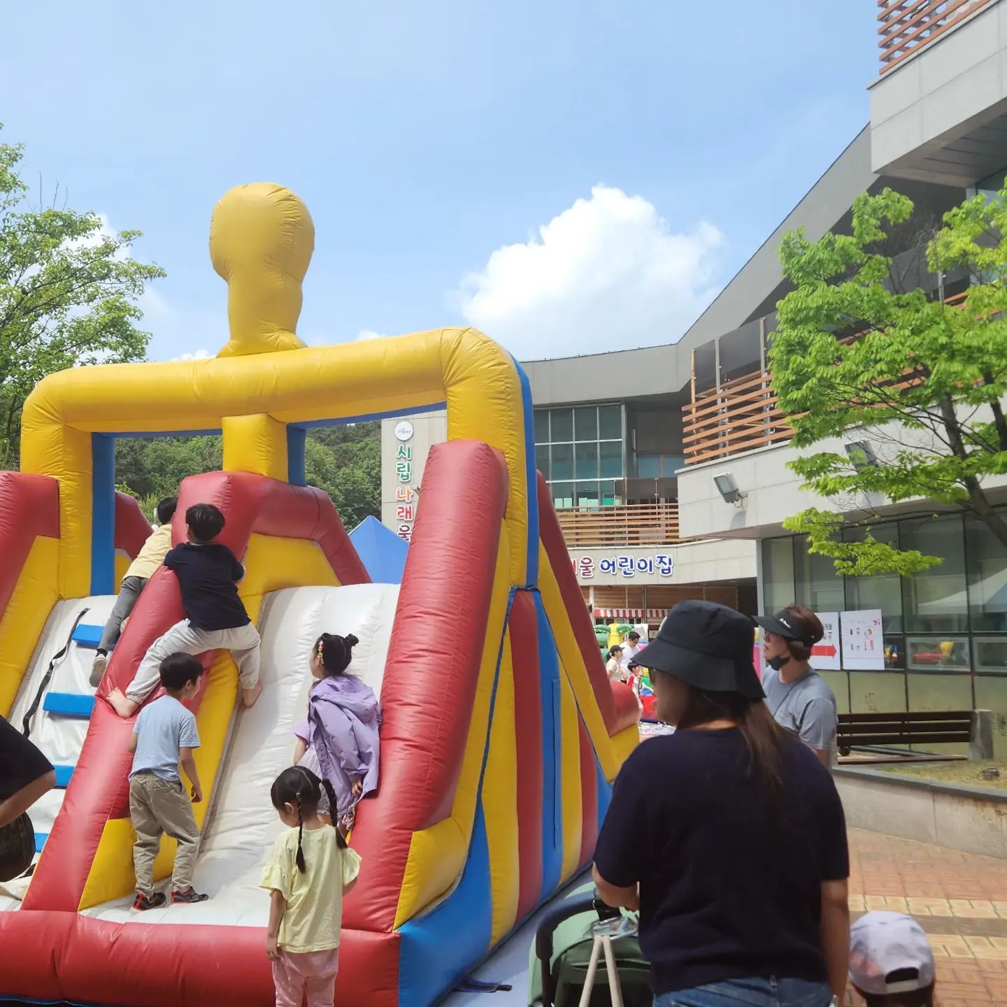 동탄 나래울 가족사랑 페스티벌♡

놀거리가 풍부하네요

#화성시나래울종합사회복지관 #가족사랑페스티벌 #나래울