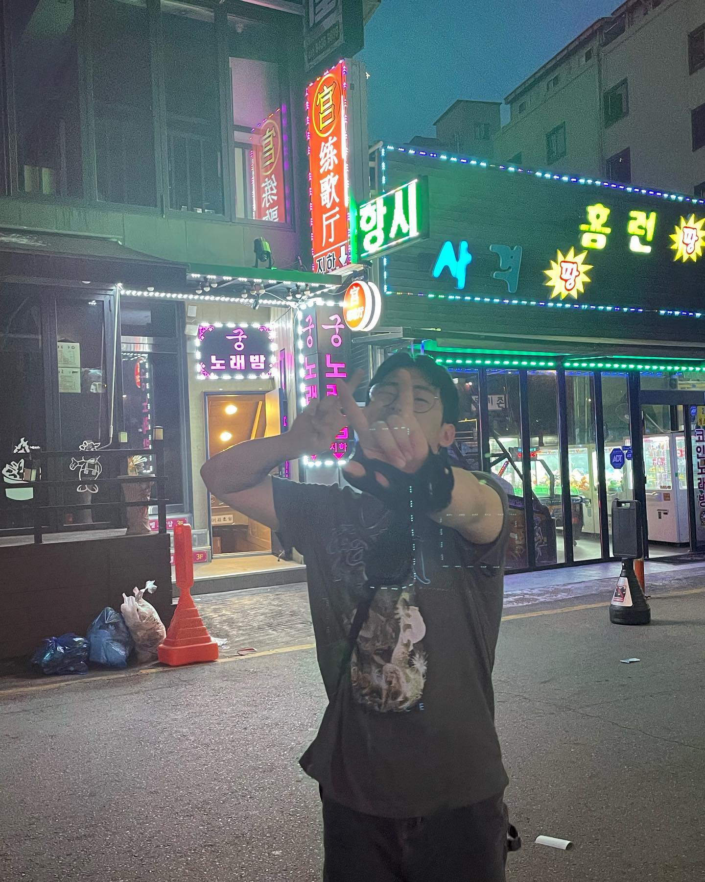 5시 까지 술마시면 사람은 개가 됩 … 더 보기