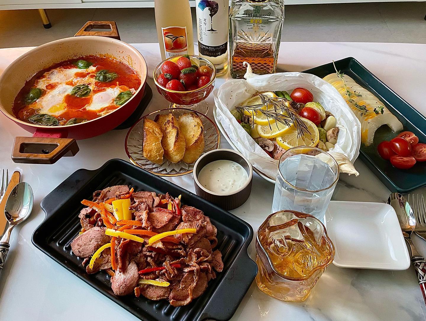 열심히 고생 했으니
맛나게 많이 먹고 가세용 👀🩵