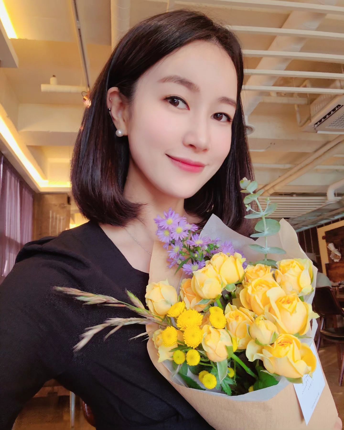 8주년 결혼기념일🩷

 
어째 잠잠하다 싶으니
큰 일 앞두고 또 한판...ㅎㅎㅎ

매년 결기마다 찍는 가족사진촬영이며
꽃예약이며 식당 예약까지
싸그리 취소해브리까 싶던 감정😡

 
ㅋㅋㅋㅋㅋ

싸워도 내가 좋아하는 새우 까서
내 접시에 싸그리 담아주는 모습에
그래 , 나 챙겨주는 사람
남편뿐이다 진짜... 

잘하자... 우리
아끼고 사랑하기에도 모자른 인생이야..💕

싸우지 맙시다!!!!!

 
#결기8주년  #또한판  #화해  #사랑
#가족사진촬영  #포지꽃  #타오레스토랑
#저살아있어요😅😅😅