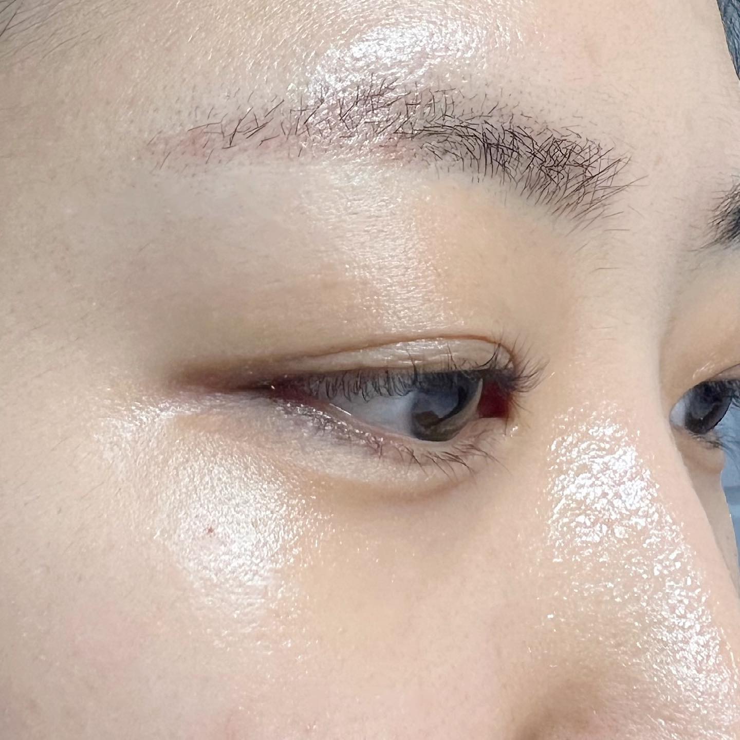 #협찬 #클리오네 #속눈썹펌 #아찔한속눈썹 #속눈썹파마 #LASHPERM
깔끔한 아이메이크업은 속눈썹이 너무너무 중요해요!! 그래서 수시로 속눈썹 펌을 해주는데요! 요즘 여행을 많이가서 그런지 예약하기 너무너무 힘들더라구요ㅜㅠ
그래서 찾게된 셀프속눈썹펌키트!
원래도 클리오네 제품을 종종 쓰고있어서 별 다른 어려움 없이 아주 만족하며 썼습니다ㅎㅎ 처음엔 두려운데 하다보면 정말 쉬워서 셀프가 더 편해요~
특히! 속눈썹 상하지 않게 영양제까지...!
쇽쇽 잘 올라가있어서 마스카라 안해도 눈이 또렷! 해요~ 진짜 마스카라 꼬박꼬박 하시는 분이라면 꼭 추천드려요~