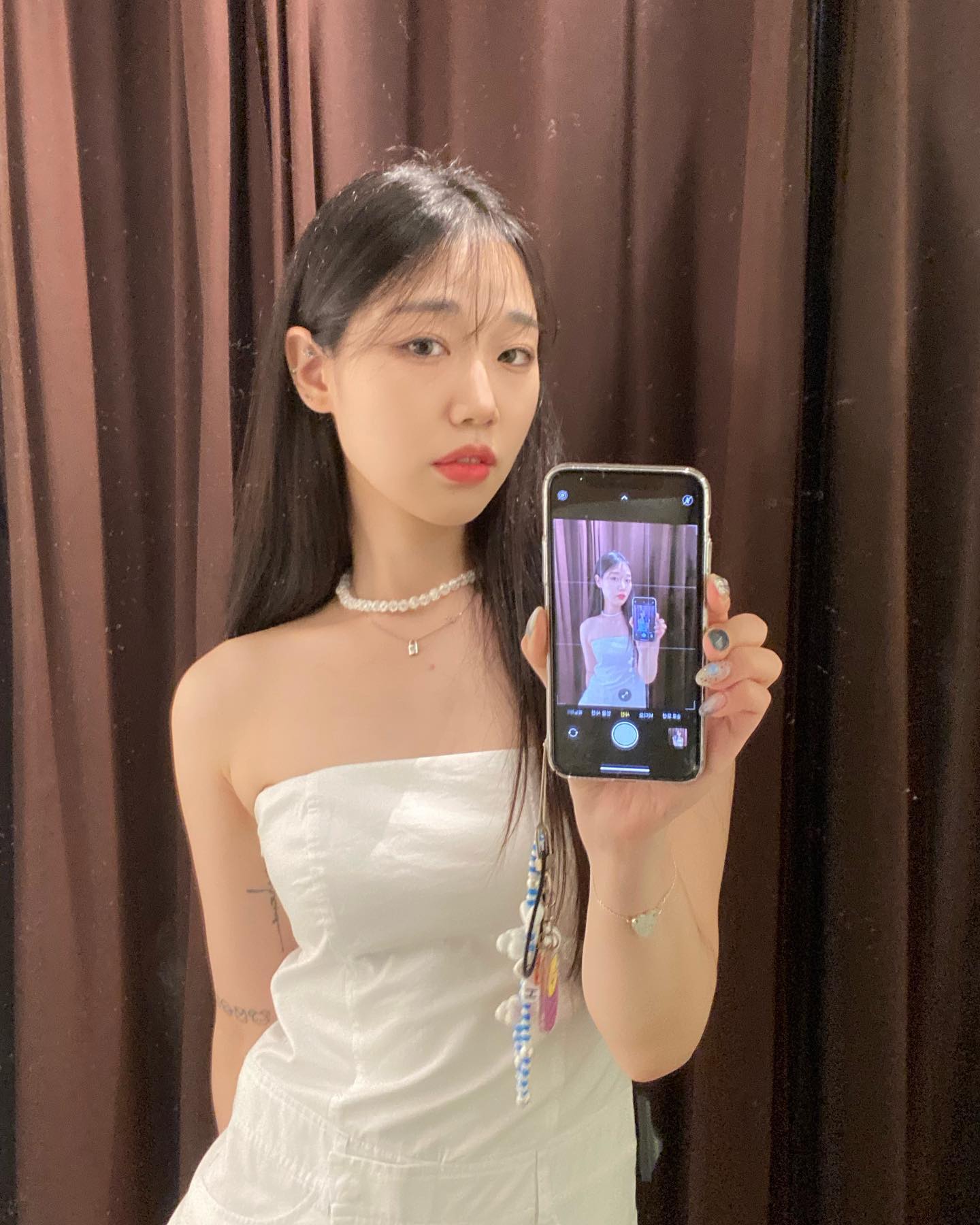 자라 거셀2탄 쿄쿄쿄🤍 마침 딱 XS이 하나 있어서 입어봤는데 예쁜데.. 흘러..내..려..🥲