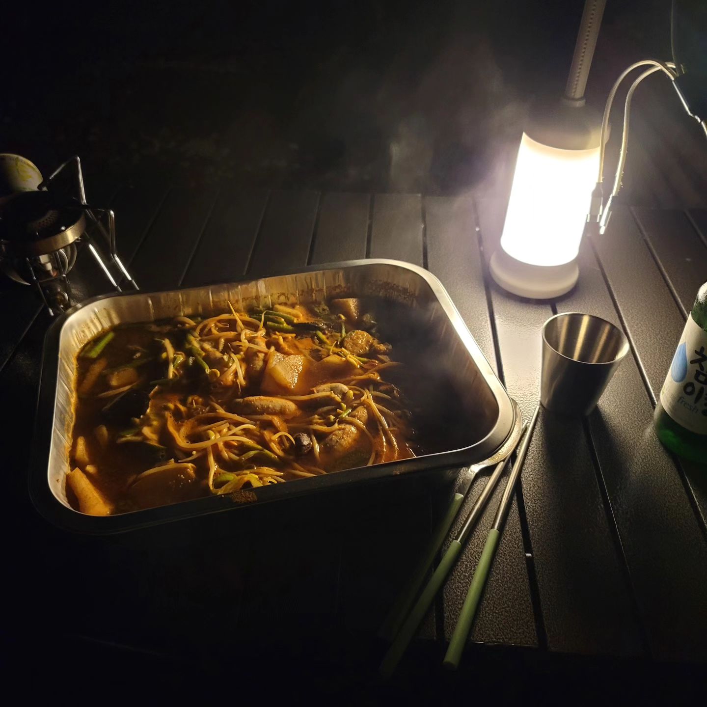 캠핑중입니당

늦게 왔더니 텐트고 뭐고 암것도 못쳐서
내 차 옆에서 쭈그리로 술때리는중

#이보다더나빠질수있을까 했더니 #있었다 #근데낭만적이네? #전화위복 #옛말틀린거하나없긔 #힘내자 #캠핑 #캠핑밀키트 #알탕 #참이슬후레시 #후레시 #후레시
