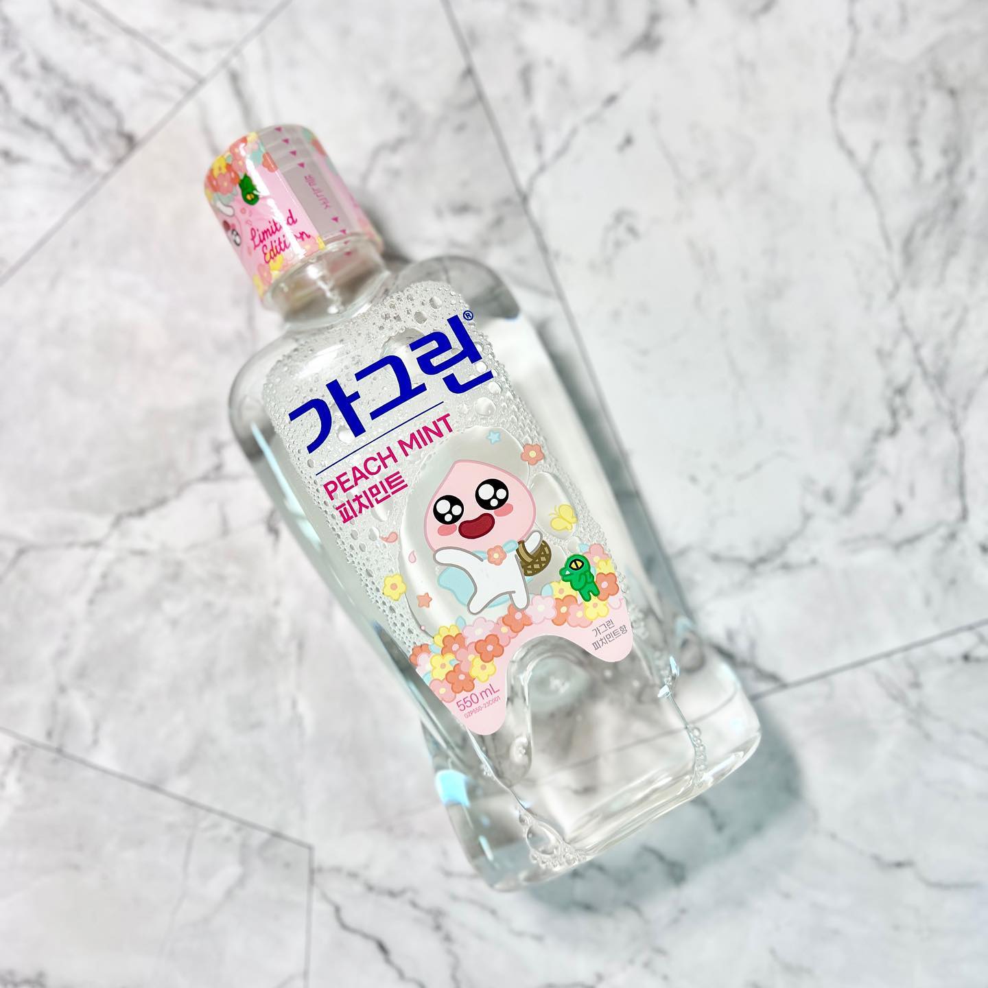 #광고

맛과 향이 상쾌하고 개운한 카카오프렌즈 콜라보 가그린
전부터 쓰고 있던 건데 한정판으로 출시했다➰
일단 패키지가 존귀탱💗
색상있는 가글과 다르기 색소 무첨가, 에탄올 무첨가라 좋음✔

#가그린 #복숭아 #피치민트 #피치 #어피치 #카카오 #카카오프렌즈 #가그린 #복숭아 #피치민트 #피치 #어피치 #카카오 #카카오프렌즈 #가그린한정판 #어피치가그린