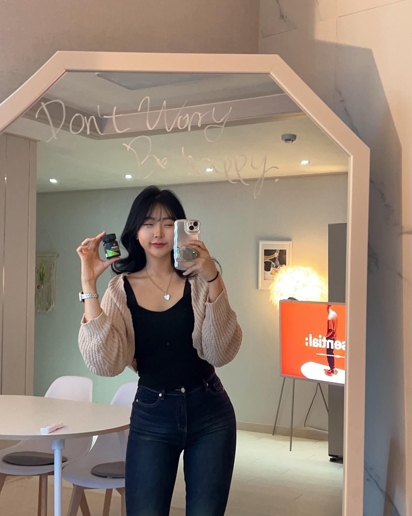 #협찬 
✔️평소 술을 자주 드시는 분
✔️ 운동을 주로 자주 하시는 분 
✔️ 간건강이 필요하신 분

다 나잖아..?ㅋㅋㅋ🥹 현대인의 간 관리 필수템 💖간 피로회복은 역시 밀크씨슬이쥬! 삼대오백은 제가 BCAA도 먹고 아르기닌도 먹고 있는 브랜드인데 미국 원료전문기업의 밀크씨슬을 활용해 안전한 원료로 만들어졌고 식약처 1일 영양성분기준치를 100% 충족시켰는데 1개웡분이 9,900원으로 가격도 착함 그 잡채 ,,, !! ✨
하루 한알로 간 피로 해소 가보자고! 

#삼대오백 #삼대오백밀크씨슬 #삼대오백실리마린 #간건강 #간피로 #건강기능식품 #건강식품 #운동하는여자 #오운완 #운동하는남자 #헬린이#헬스#헬창의길 #헬창의삶