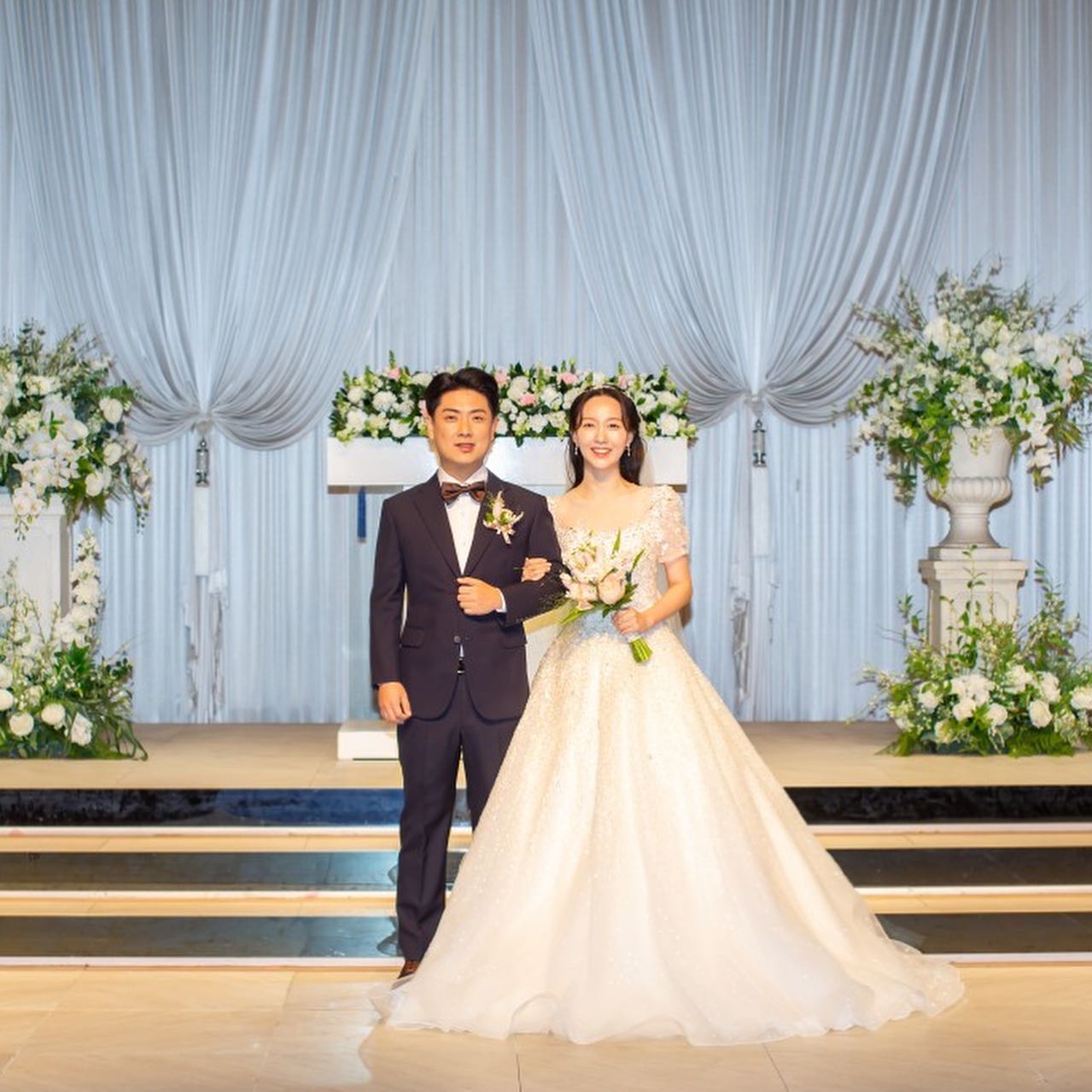 🤵🏻👰🏻‍♀️
결혼한지반년넘어받은본식원본^^;;; 
사진받는데너무오래걸리네....😠
어떻게지나갔는지도모르는웃긴결혼식🤣

#끌림 #끌림스냅 #본식 #본식스냅