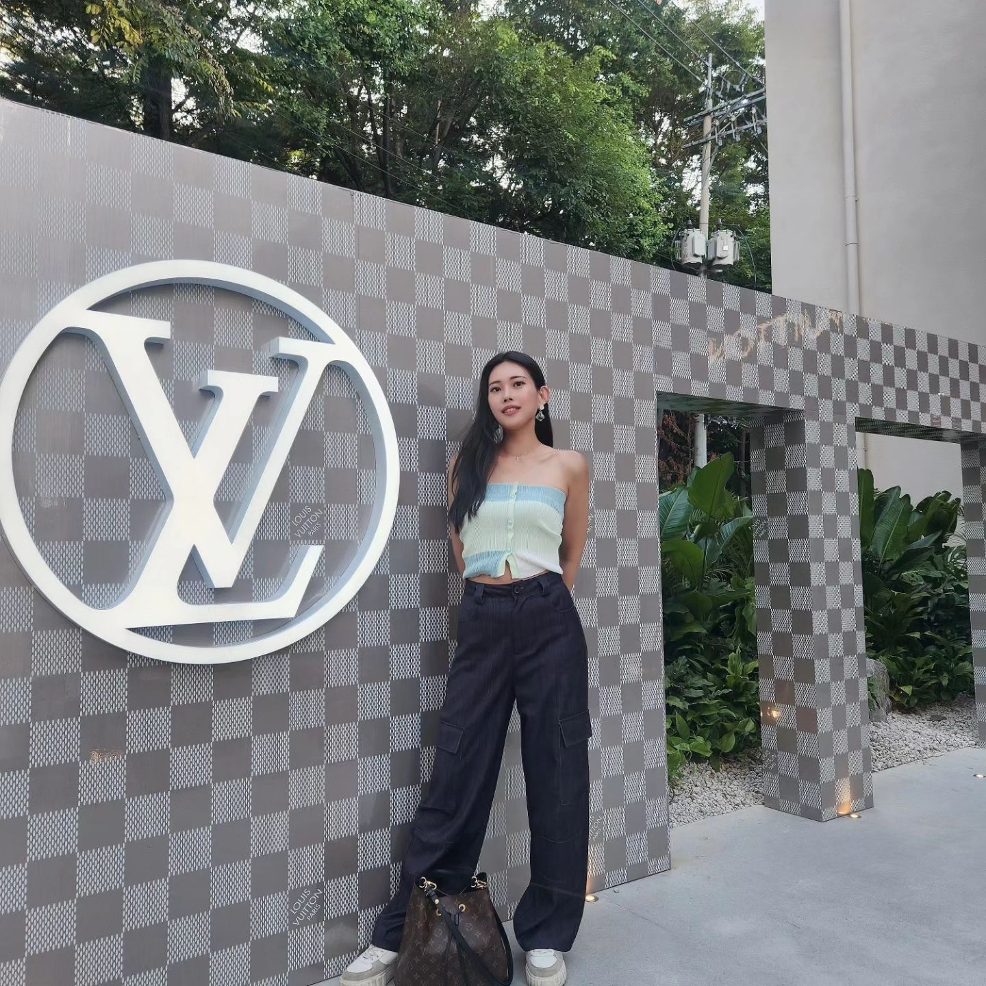 🩵💙🤍🩶

Woo Cutie with that Louis Louis
루이비통 팝업에 갔다왔어요 

#fashionstyle#fashionblogger#louisvuitton#outfitoftheday#oufitstyle#루이비통#패션#팝업