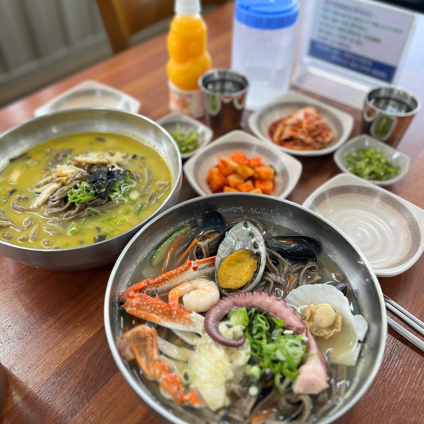 .
2023.06.14.(수)

제주도출장길에 만난 #성산일출봉맛집 
#성산일출봉손칼국수 #준스키친
#칼국수 #보말칼국수 #해물칼국수
#제주도맛집 #칼국수맛집
#koreafood 

주소: 제주 서귀포시 성산읍 일출로 273 1층 성산일출봉손칼국수

☎️ 0507-1378-6255