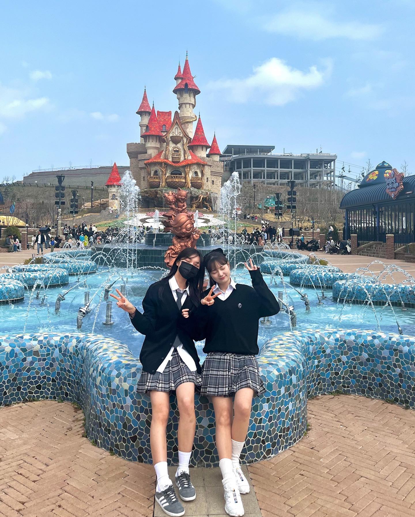 뒤늦게 총총,,🐰