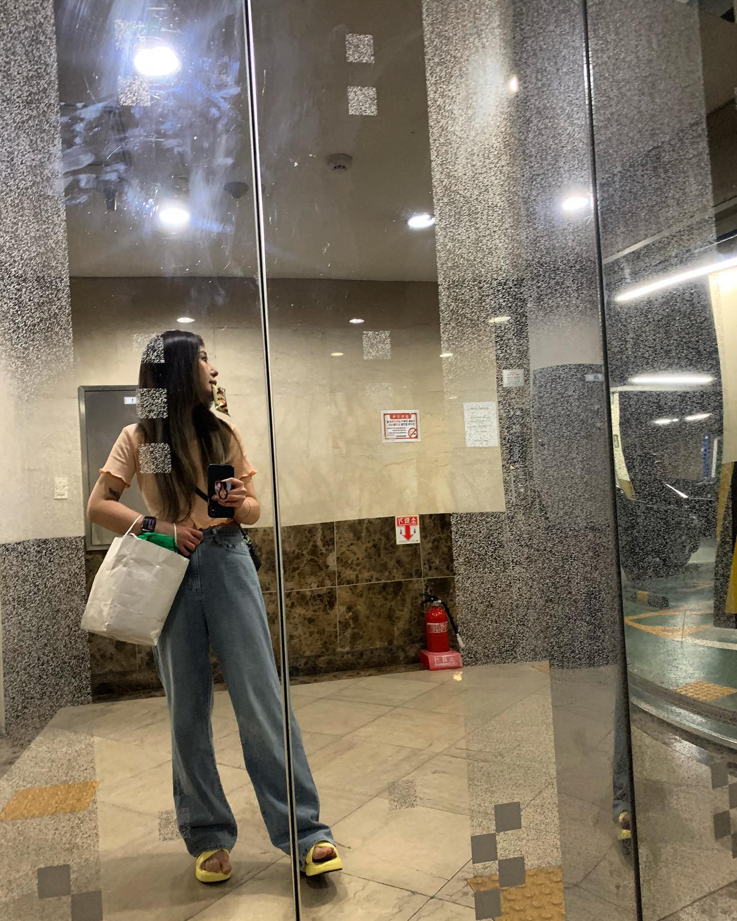 얼굴큰거아님
어깨가심하게좁은거임
😒