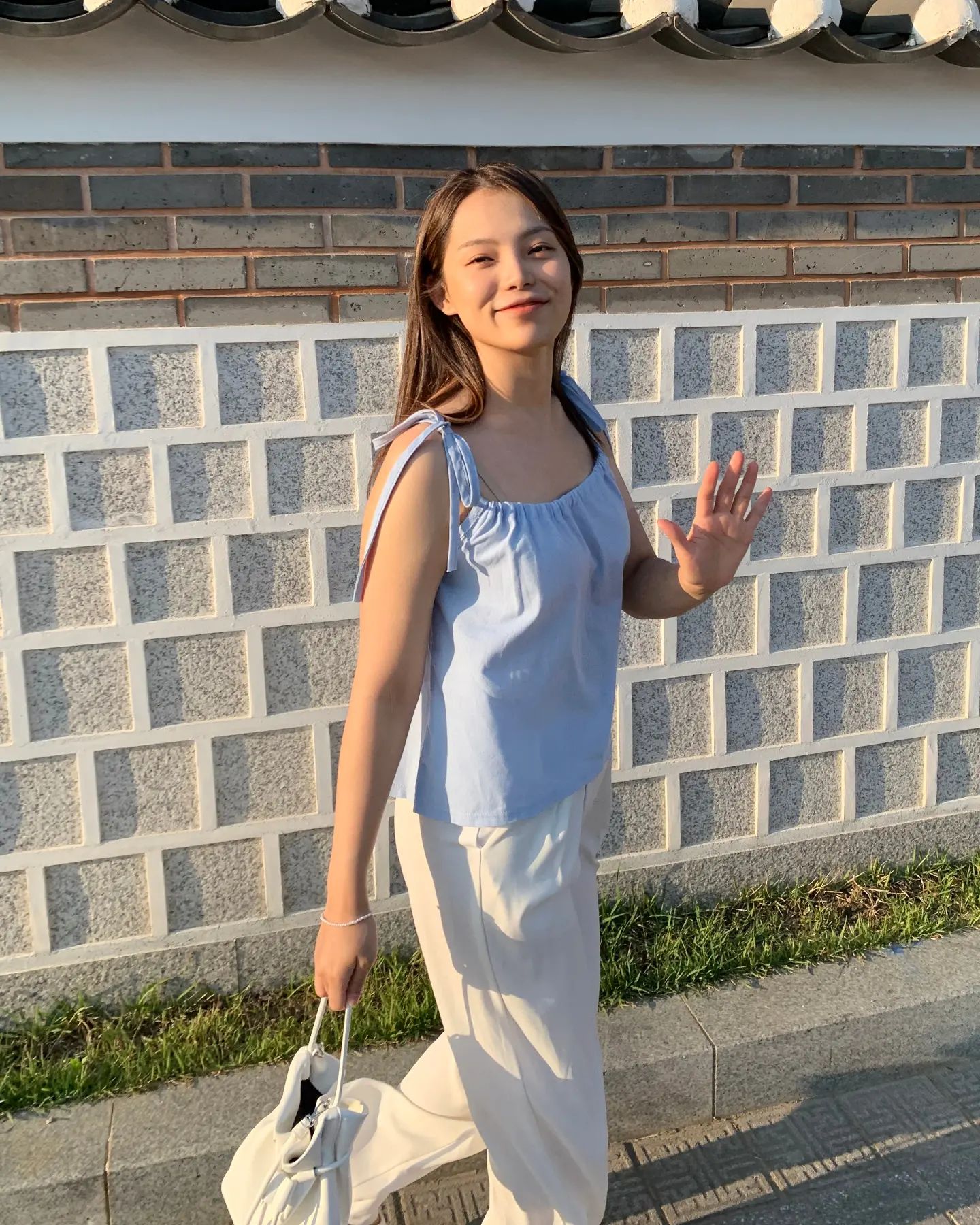 소라색 러버의,,,젤 애정하는 룩,,🫧

#린넨나시 #여름나시 #출근룩코디 #여자쇼핑몰추천 #여름코디추천 #여름바지 #여름슬랙스 #슬랙스추천 #슬랙스코디 #은평한옥마을 #스타벅스더북한산점 #오오티디패션 #마이마이