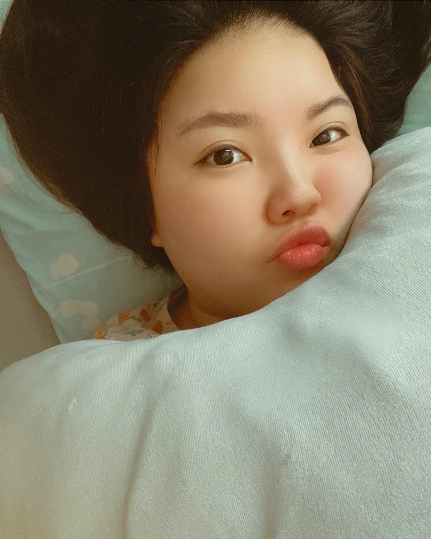 주말엔 잠을 푸욱 자고 싶어도 몸이 일찍 깨우네 #일상#일상스타그램#셀카#셀카쟁이#selfie#주말#주말루틴