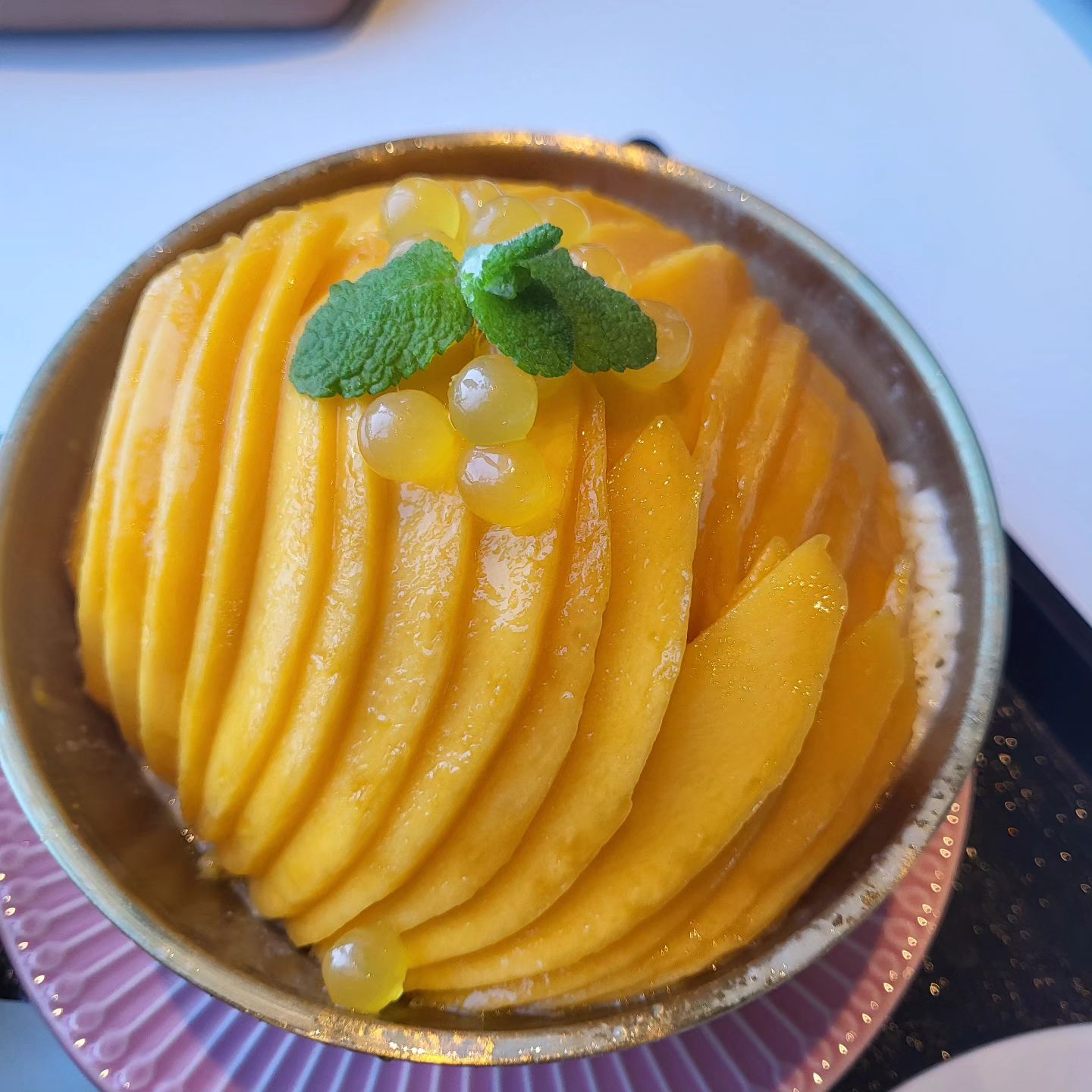-
#애플망고빙수 먹고싶을 땐
무조건 #미드모스트카페 🥭
우리가족 최애빙수~🧡
치즈케이크도 맛있고 커피도
괜찮은 카페 🥰
.
아들셋이라 잠깐의 외출도
바리바리 짐가방 싸들고
나가야한다는...ㅋㅋ
.
요즘 자외선 너무 강렬해☀️
아이들.선크림 꼭 발라주는데
#그린핑거선스틱
애들이 아이스티 복숭아 향🍑
난다고 계속 발라요 ㅋㅋ
.
8년째 쓰고 있는 없으면 불안한
#베베숲물티슈
.
일본에서 남편이 사다준
#프랑프랑텀블러~
사이즈도 커서 막내 분유물 담아다니기
좋아요~
.
우리 애들 셋 키워준 #더블하트젖병 🍼
.
매번 다른곳에서 아기떡벙 먹였는데
#내아이애 아기과자 선물 받고
한손으로 쥐기 편하게 만들어 있어
정착했어요~
가방 너무 무겁다 ㅋㅋ🤣
.
.
.
#육아#일상#김포카페#김포대형카페
#빙수맛집#카페맛집#김포맘#김포맛집
#삼형제#삼형제맘#소통#여행#아이와가볼만한곳