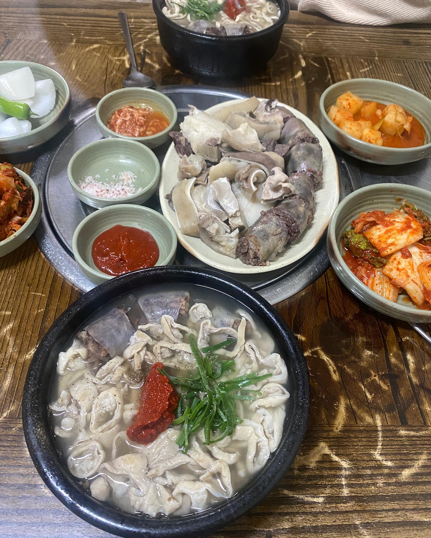 광천순대 

대전 동구 대전천동로 452

☎️ 042-283-8419

open 00:00 ~ 24:00
#순대국밥 #대전맛집 #노포맛집 #곱창볶음 #순대
